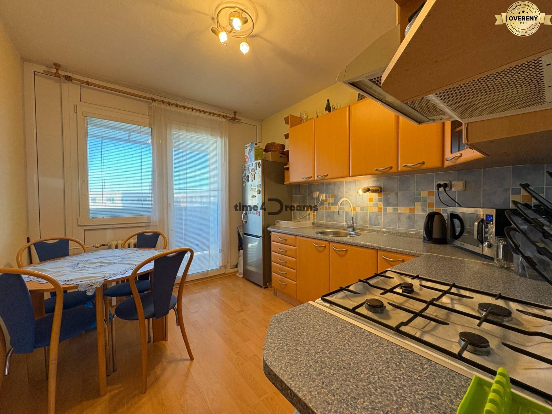 Na predaj: Veľký 3 izb.byt + loggia + pivnica