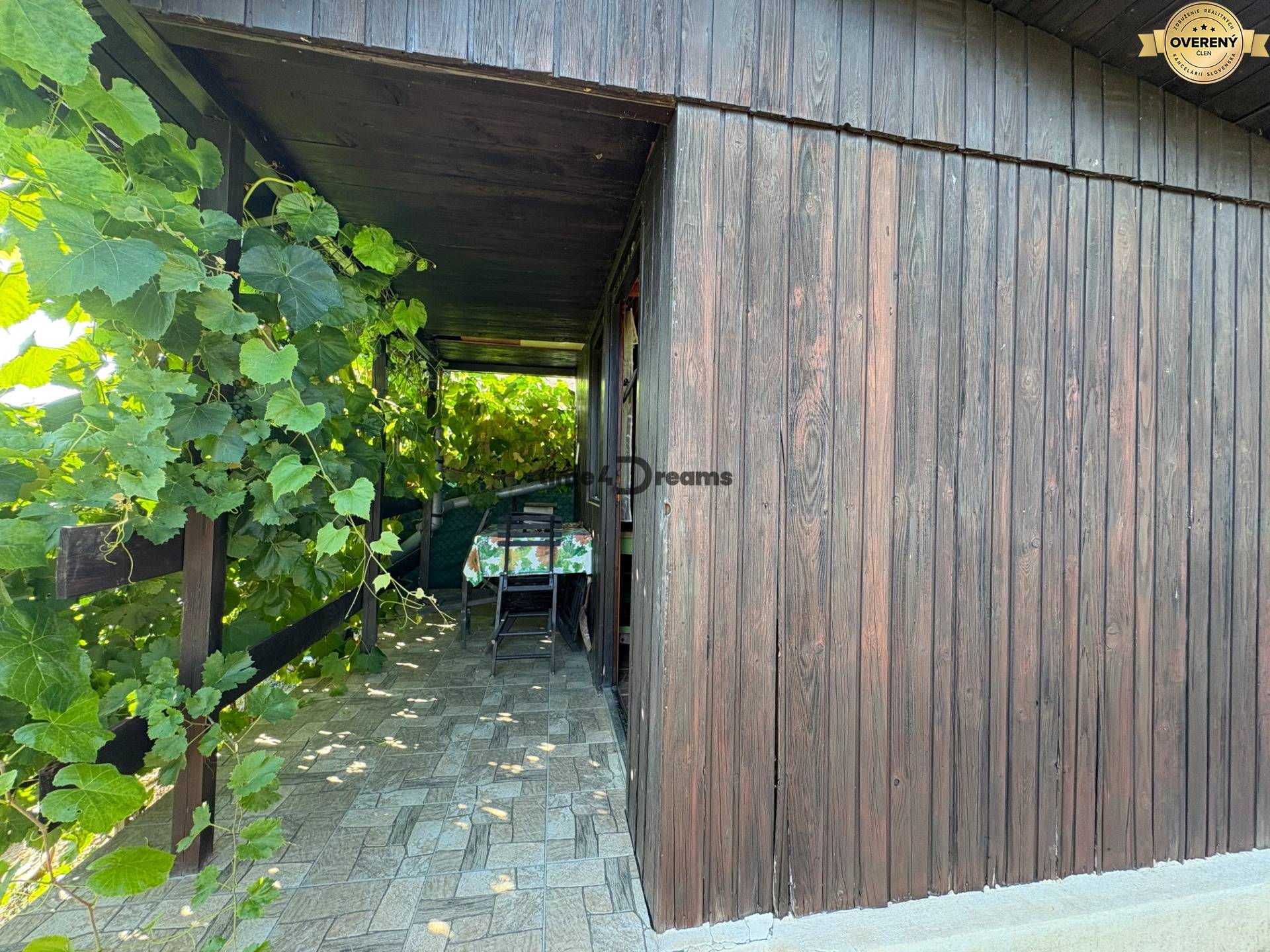 Na predaj: Ovocná záhrada v Leviciach