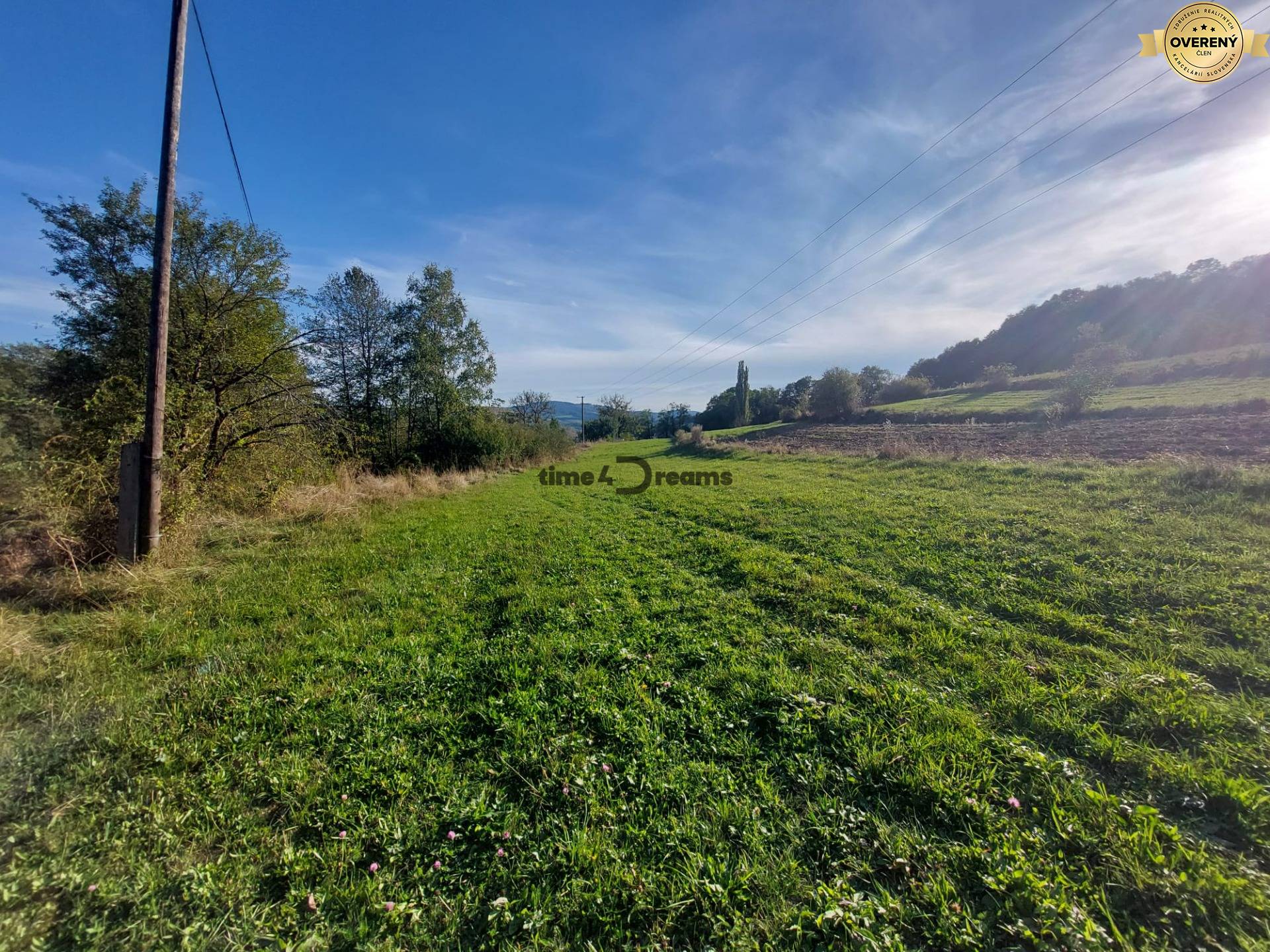 NA PREDAJ pozemok na stavbu domu alebo chaty 1049m2 KORYTÁRKY