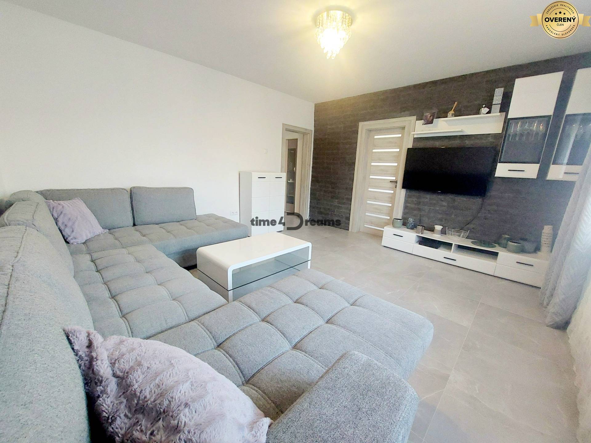 NA PREDAJ pekný zrekonštruovaný dom v obci Sebedražie