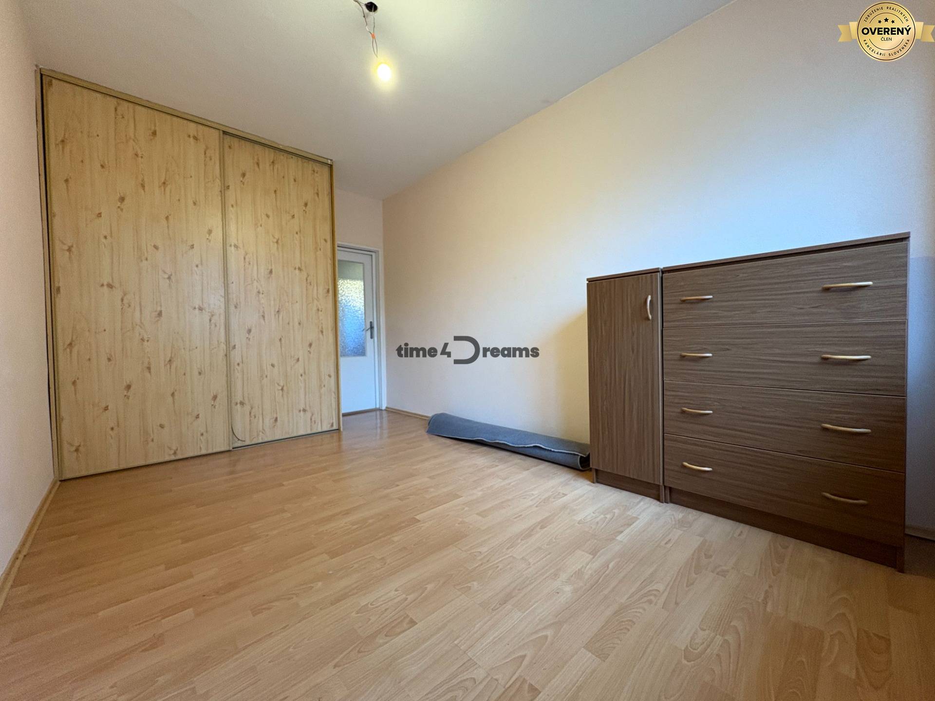 Na predaj: CENTRUM: 3 izb.byt + PIVNICA