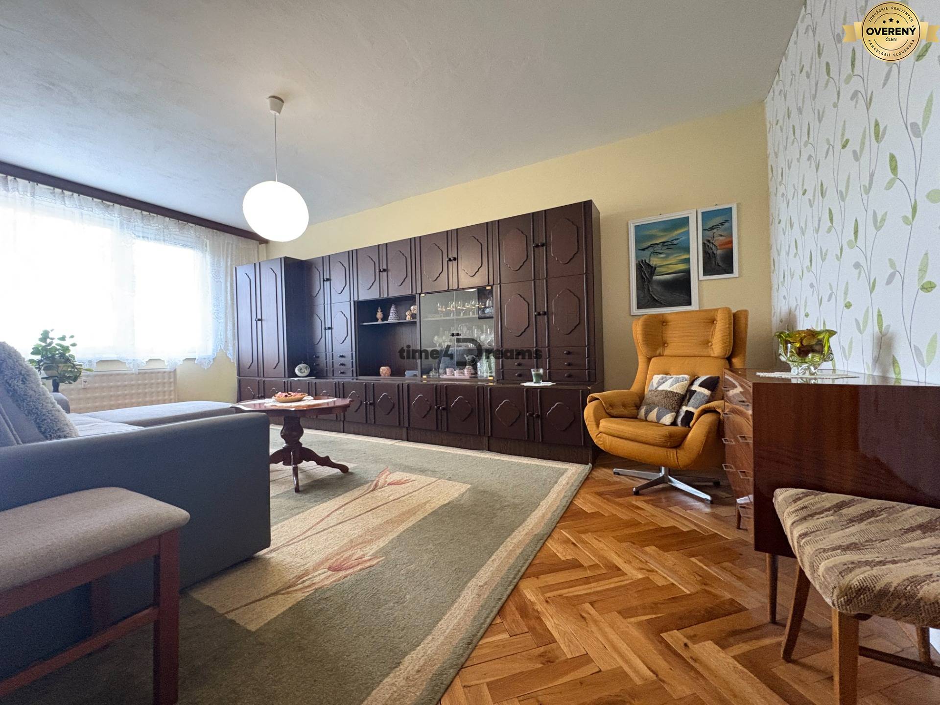 Na predaj: CENTRUM veľký 3 izb.byt + BALKON + ŠATNIK