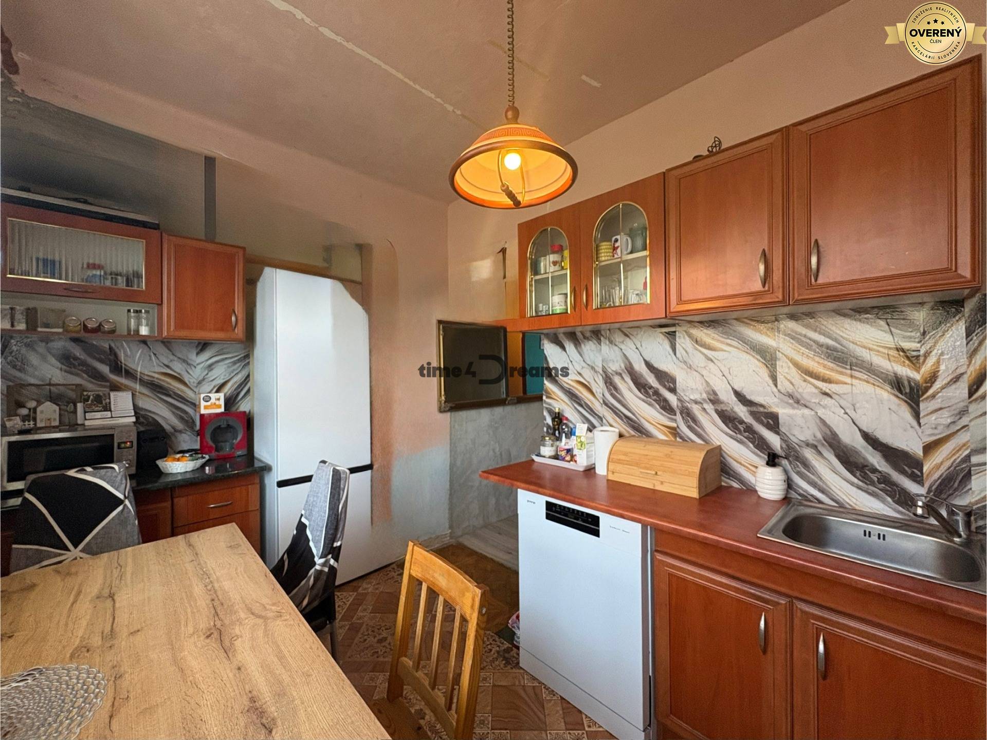 Na predaj: 3 izb.byt + LOGGIA + KLÍMA + PIVNICA