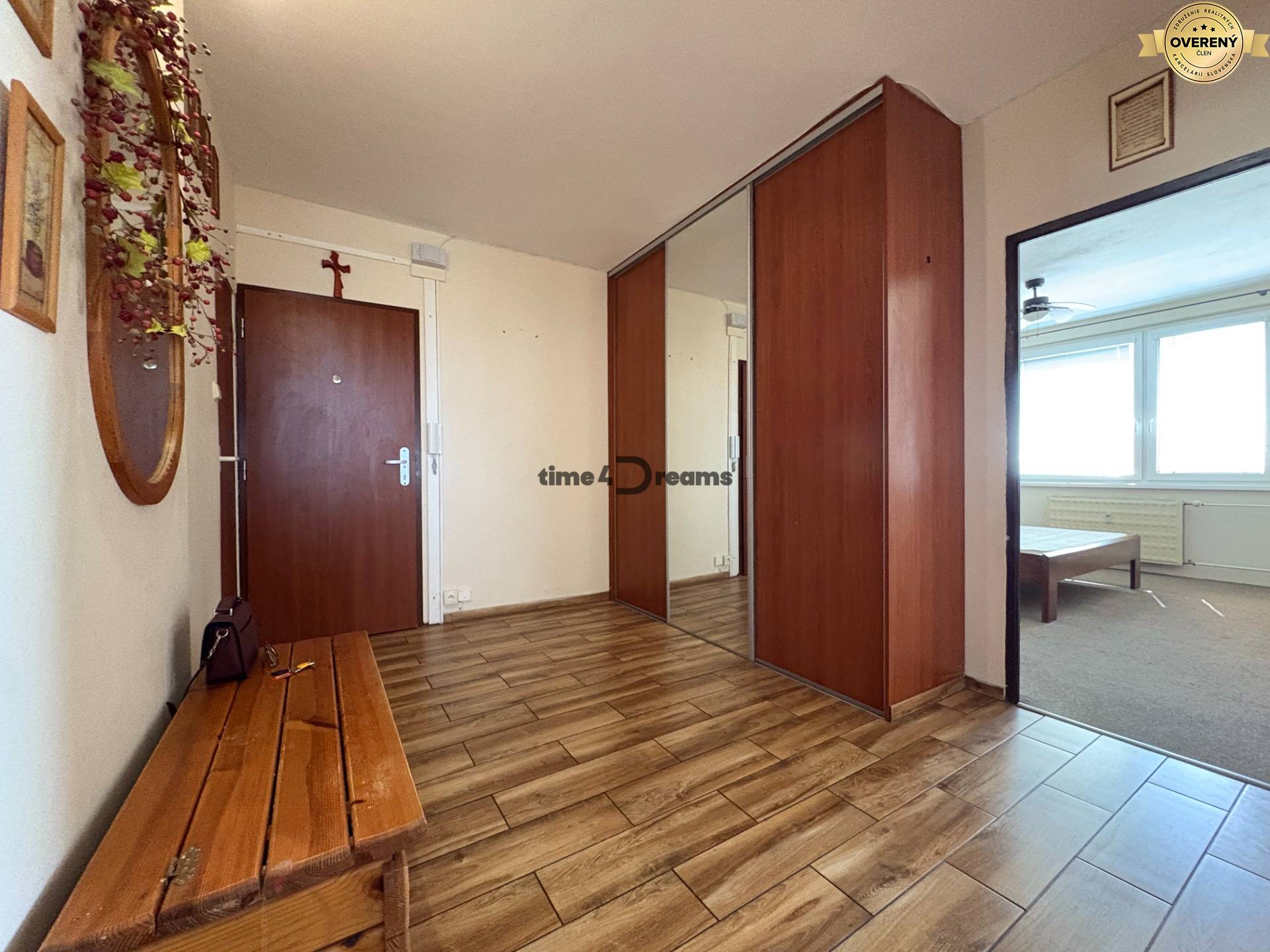 Na predaj: 4 izb.byt + BALKON + PIVNICA