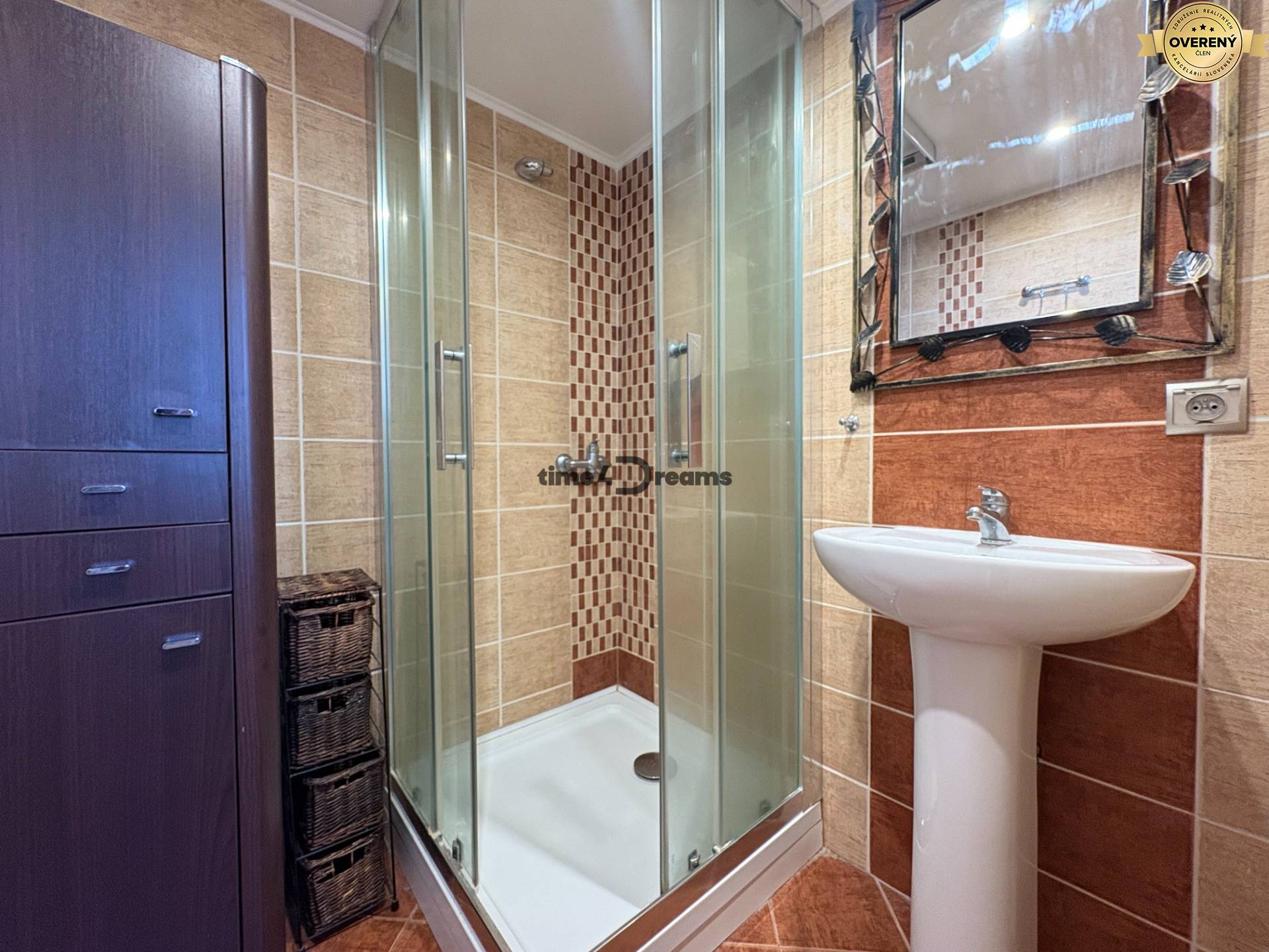 Na predaj: 4 izb.byt + BALKON + PIVNICA