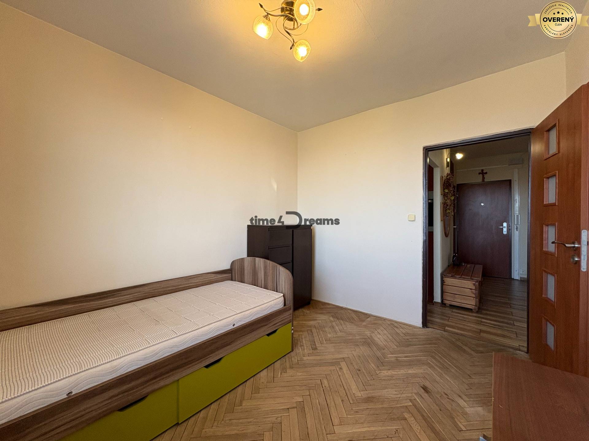 Na predaj: 4 izb.byt + BALKON + PIVNICA