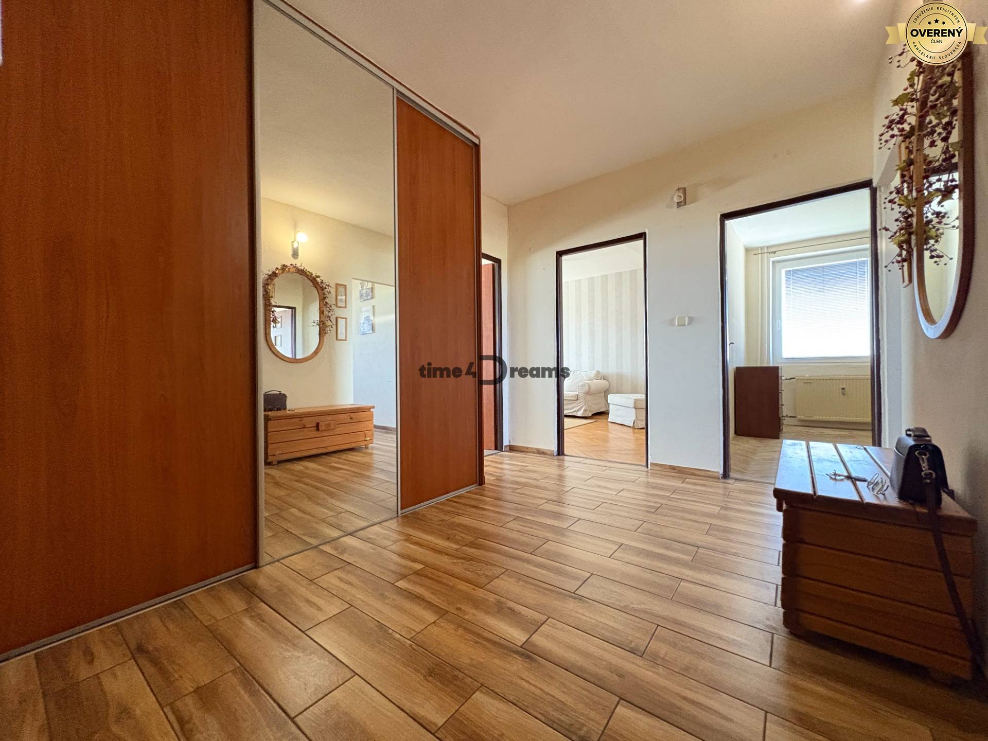 Na predaj: 4 izb.byt + BALKON + PIVNICA