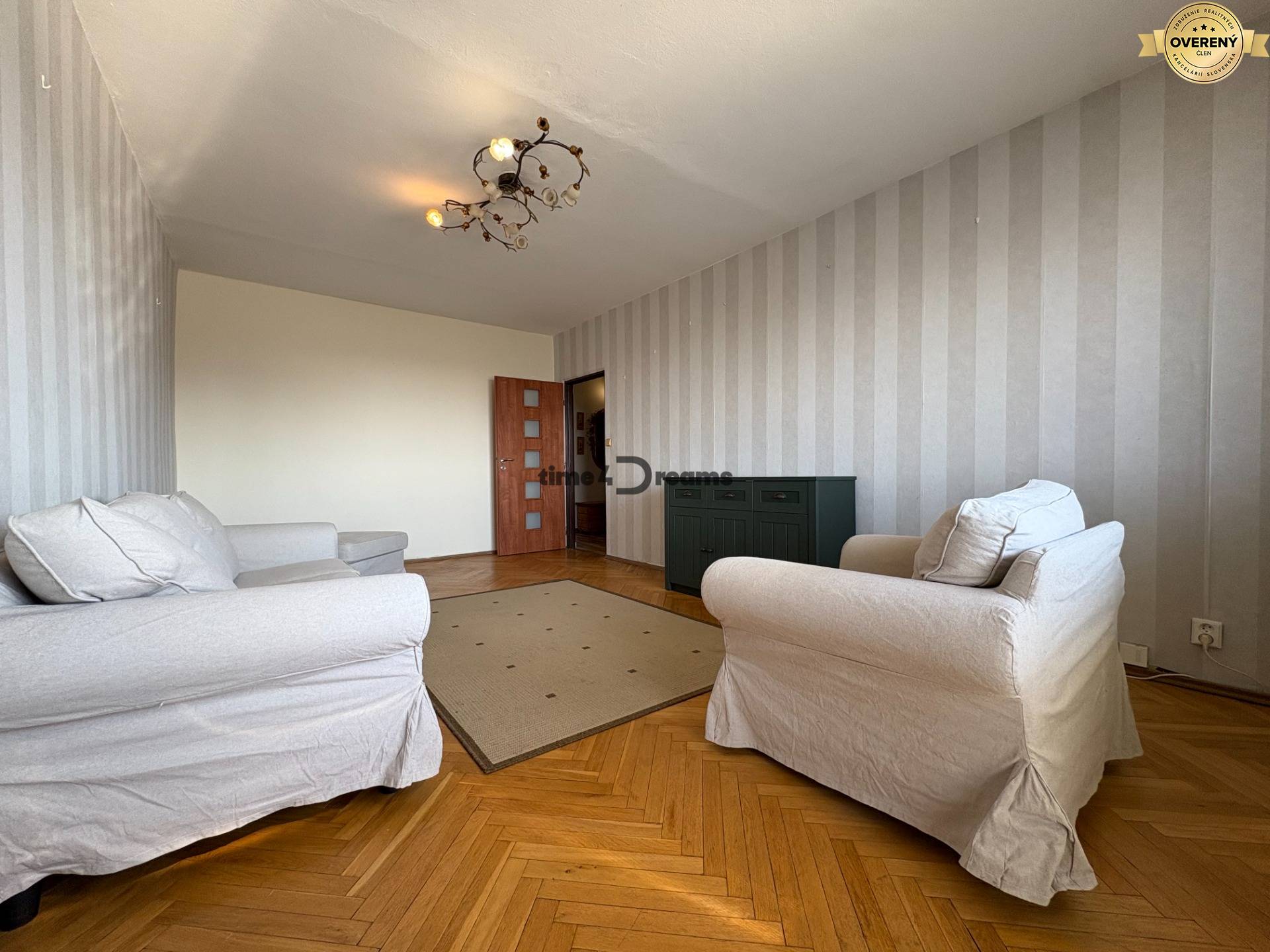 Na predaj: 4 izb.byt + BALKON + PIVNICA