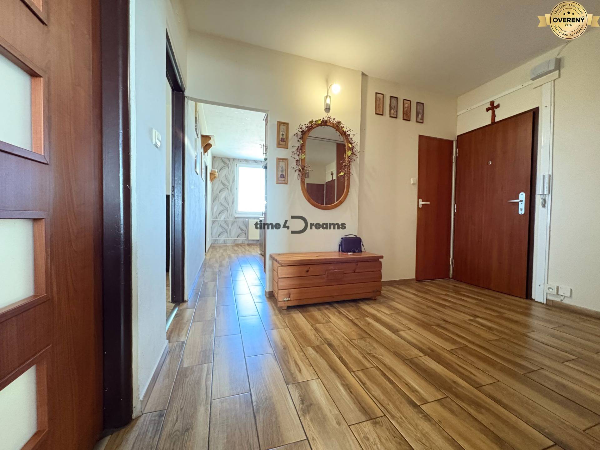 Na predaj: 4 izb.byt + BALKON + PIVNICA