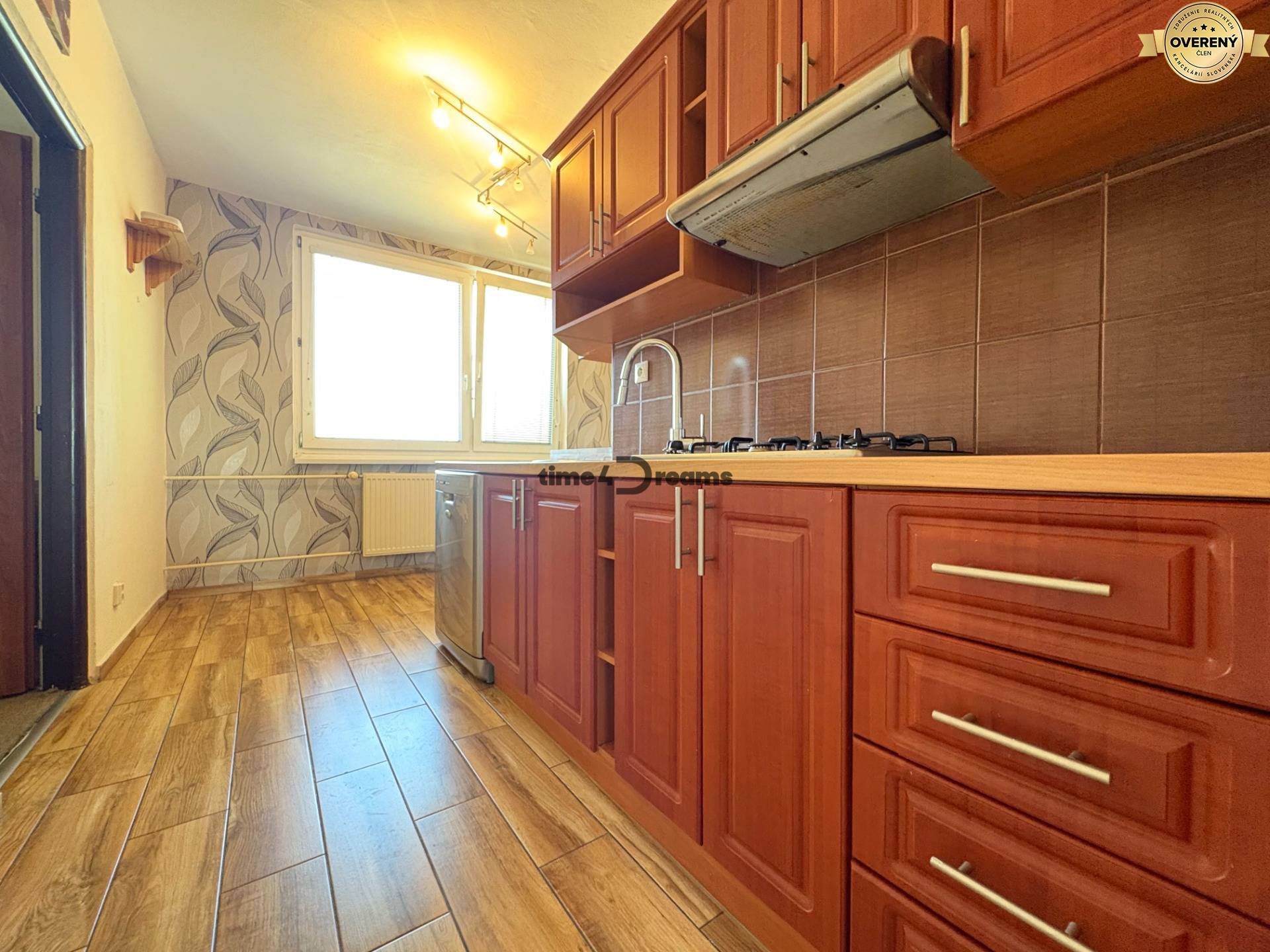 Na predaj: 4 izb.byt + BALKON + PIVNICA