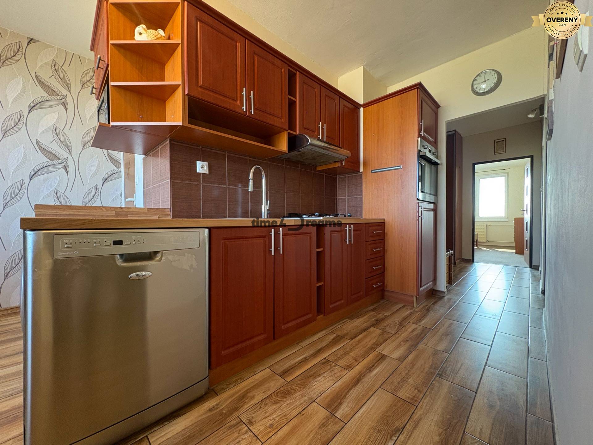 Na predaj: 4 izb.byt + BALKON + PIVNICA