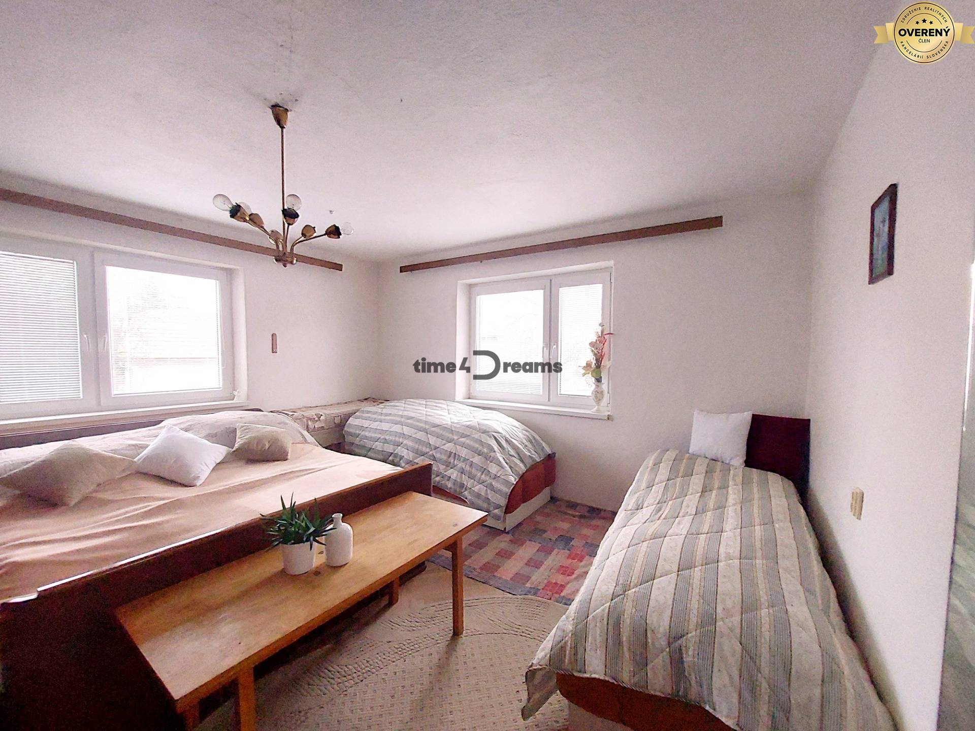 NA PREDAJ-MIMORIADNE ZNÍŽENÁ CENA rodinný domček..Podkriváň