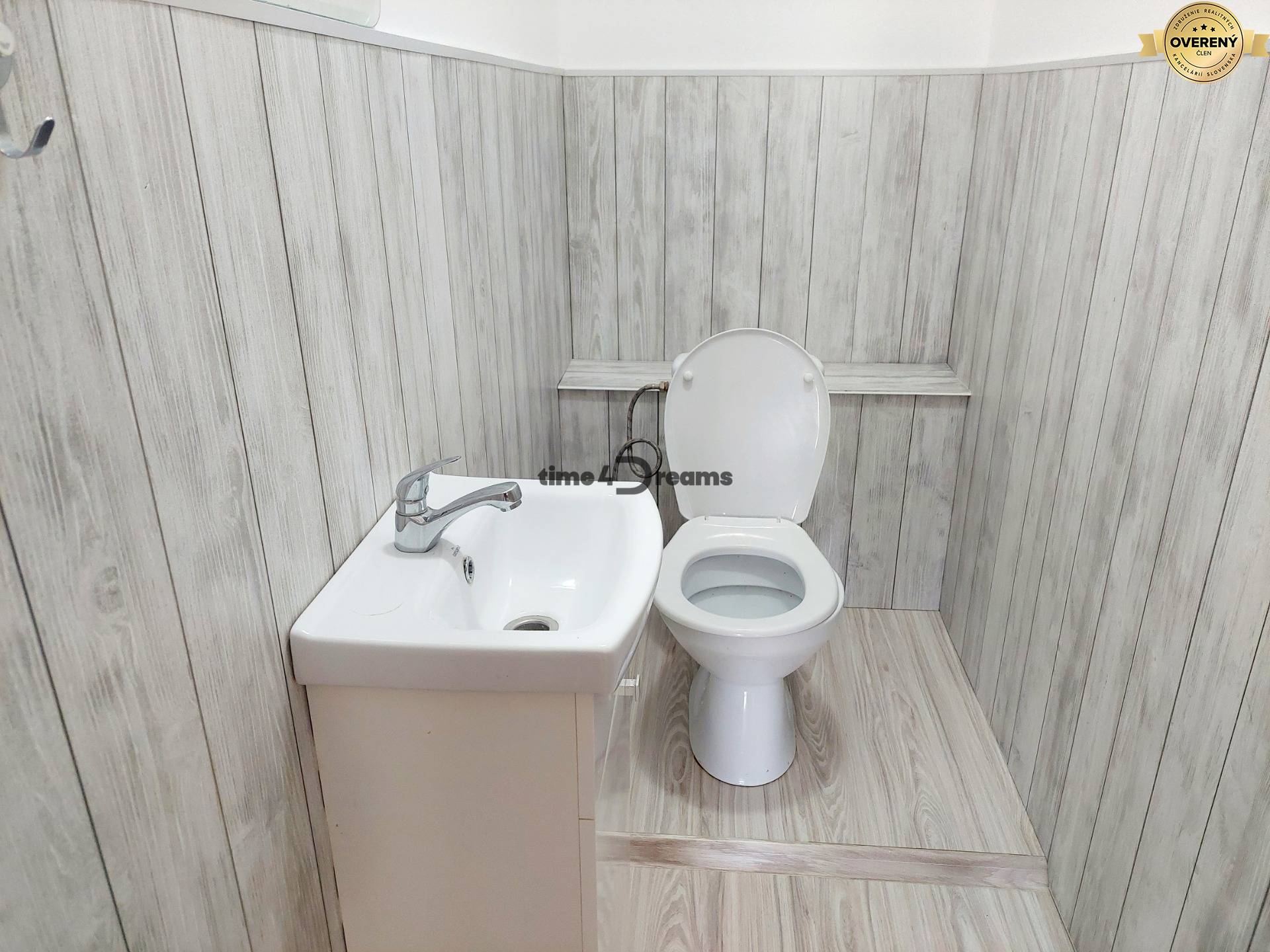 NA PREDAJ pekný zrekonštruovaný dom v obci Sebedražie