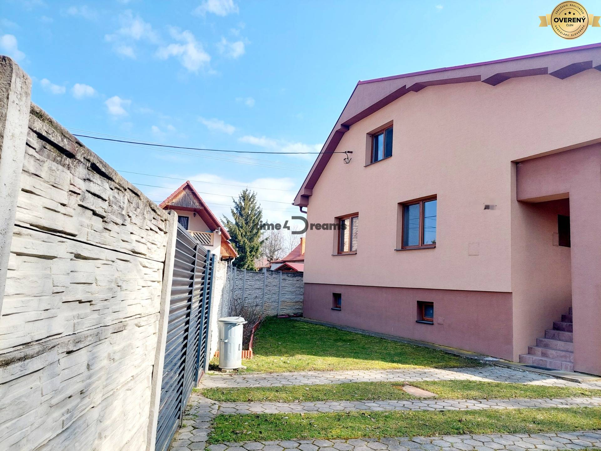 NA PREDAJ pekný zrekonštruovaný dom v obci Sebedražie