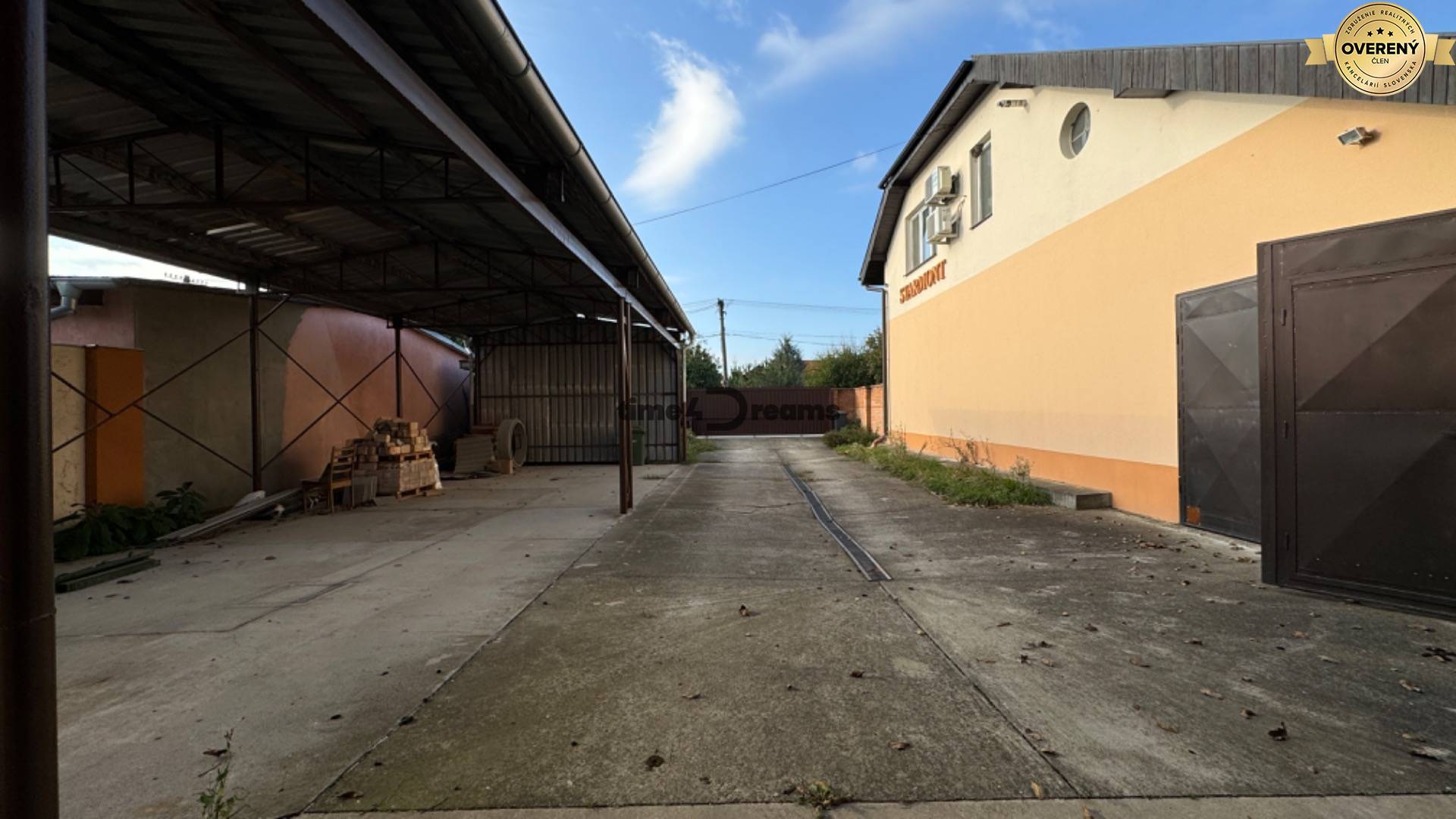 NA PREDAJ rodinný dom/polyfunkcia Komjatice