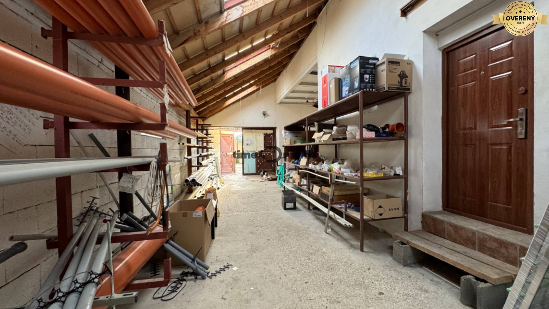 NA PREDAJ rodinný dom/polyfunkcia Komjatice