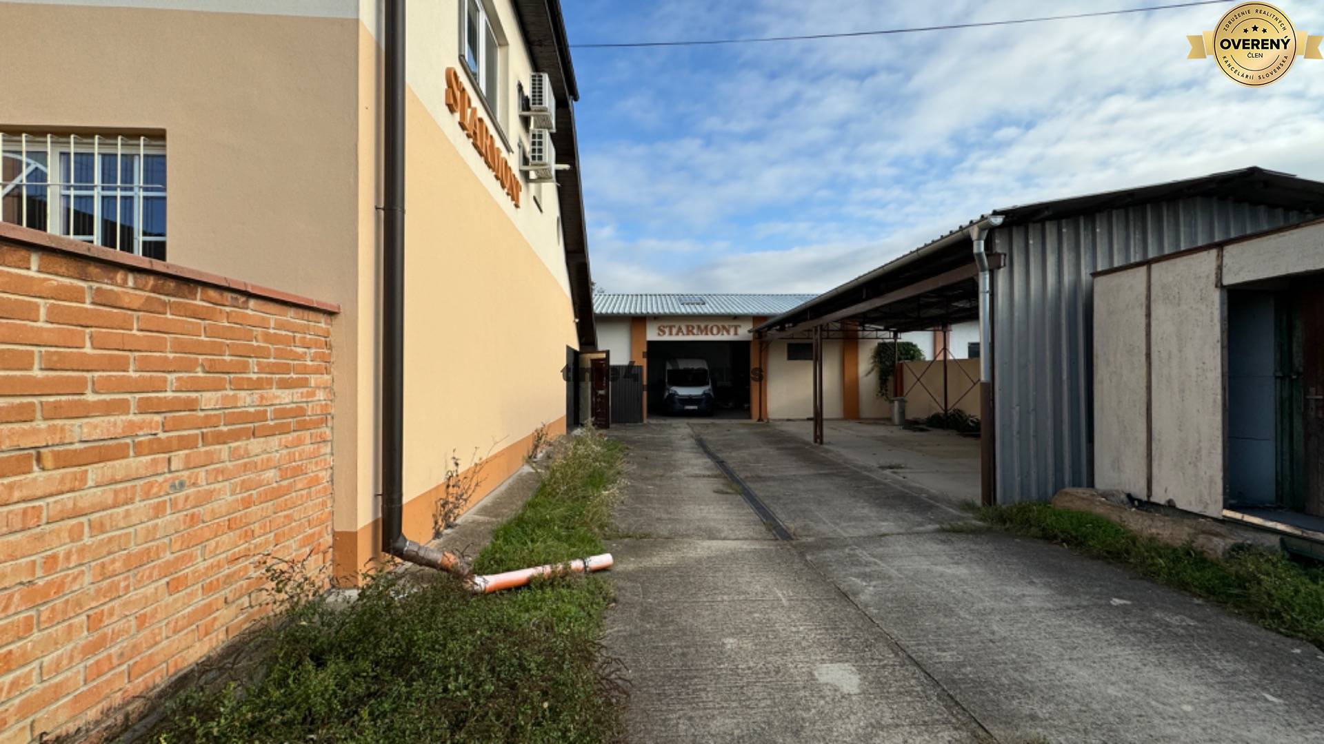 NA PREDAJ rodinný dom/polyfunkcia Komjatice