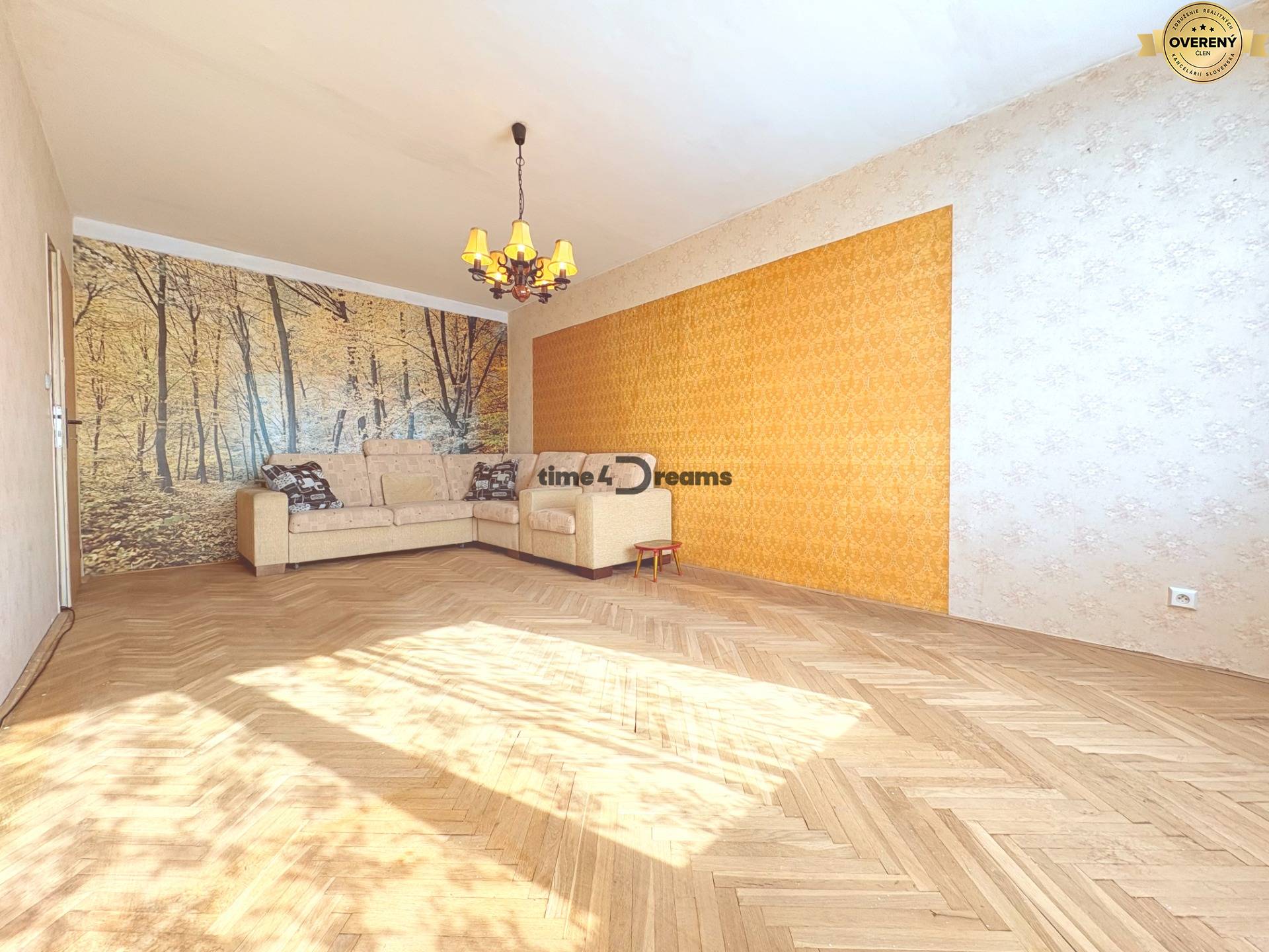 Na predaj: CENTRUM: 3 izb.byt + ŠATNIK + PIVNICA