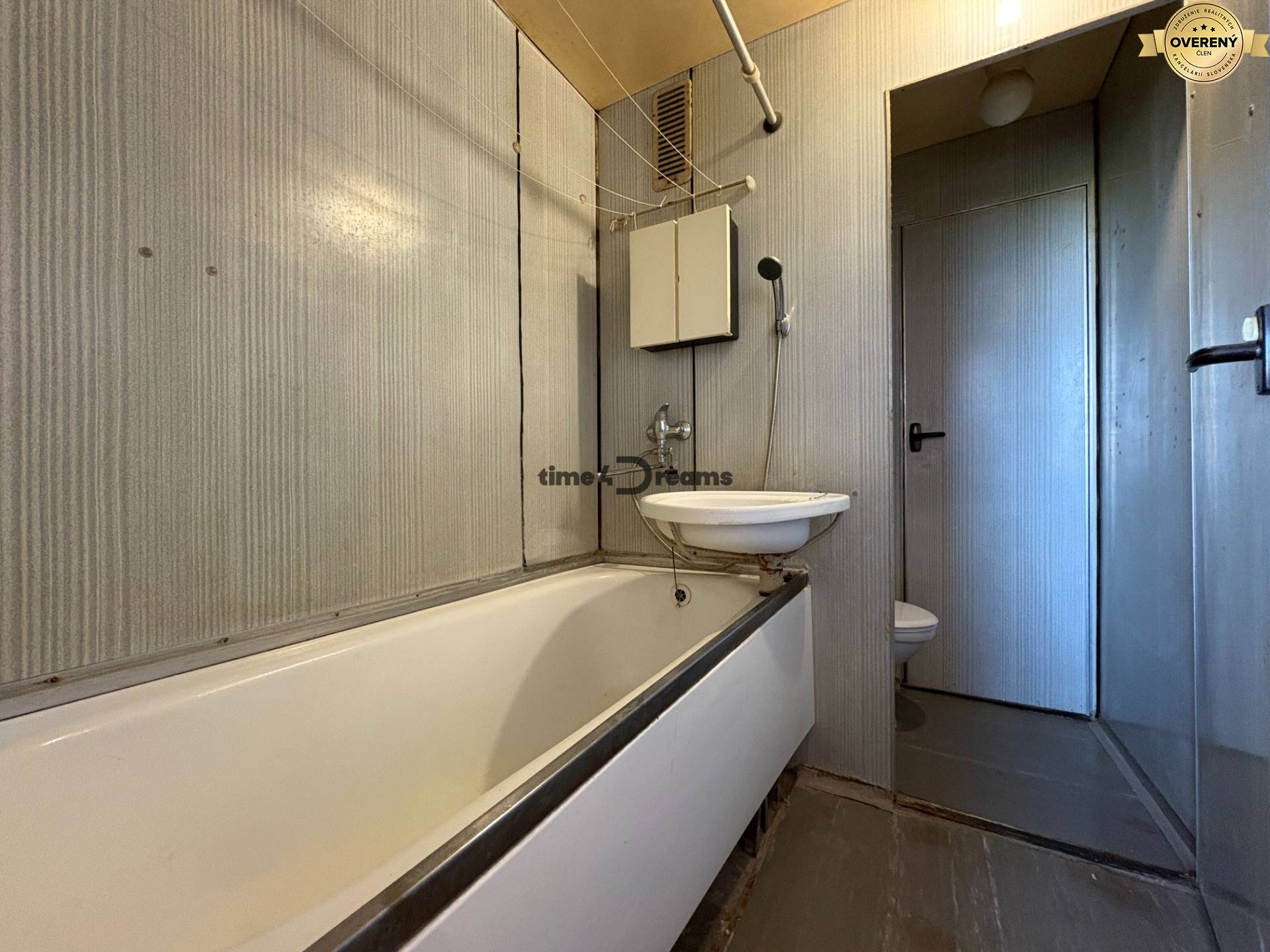 Na predaj: CENTRUM: 3 izb.byt + ŠATNIK + PIVNICA