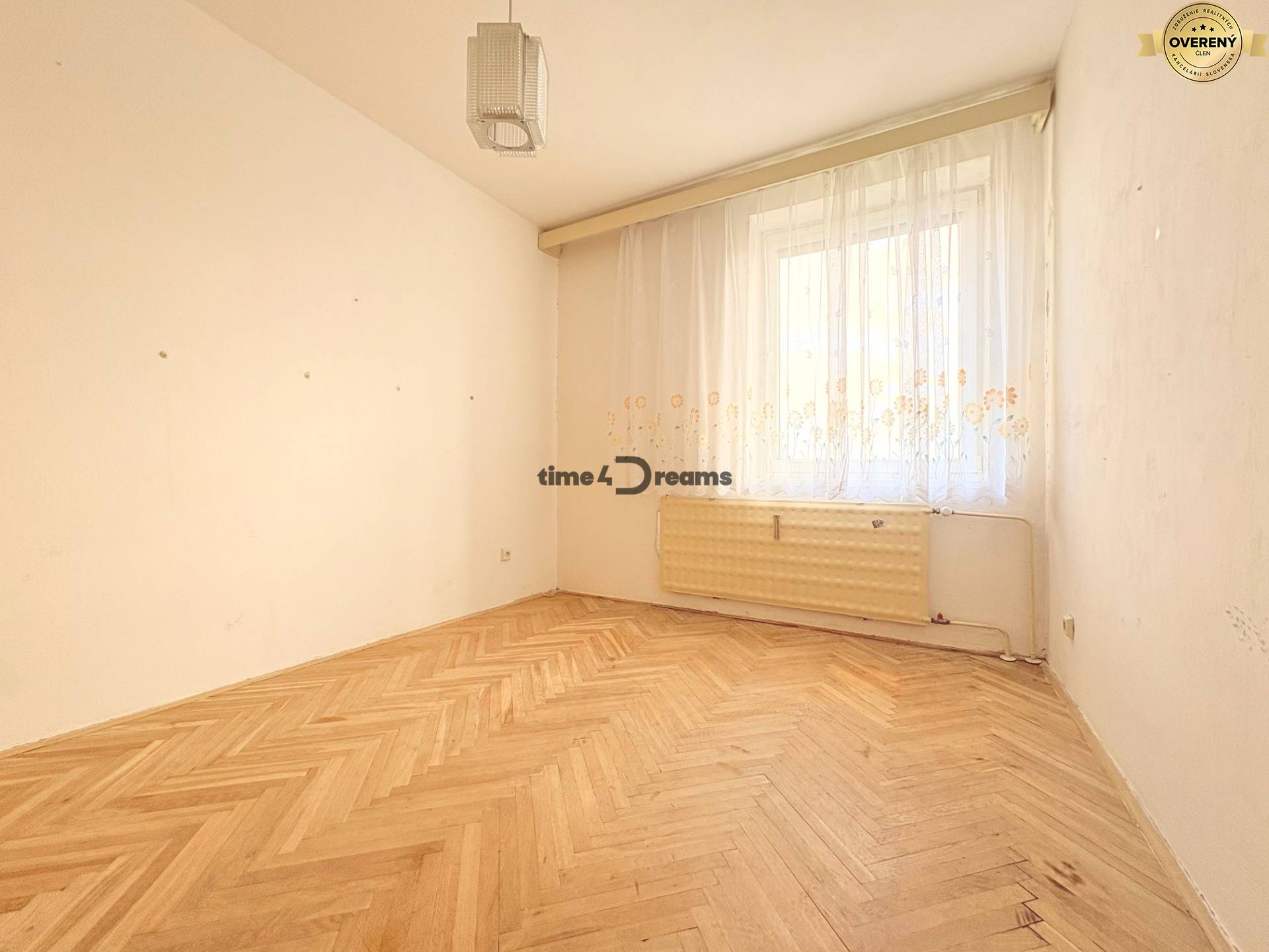 Na predaj: CENTRUM: 3 izb.byt + ŠATNIK + PIVNICA