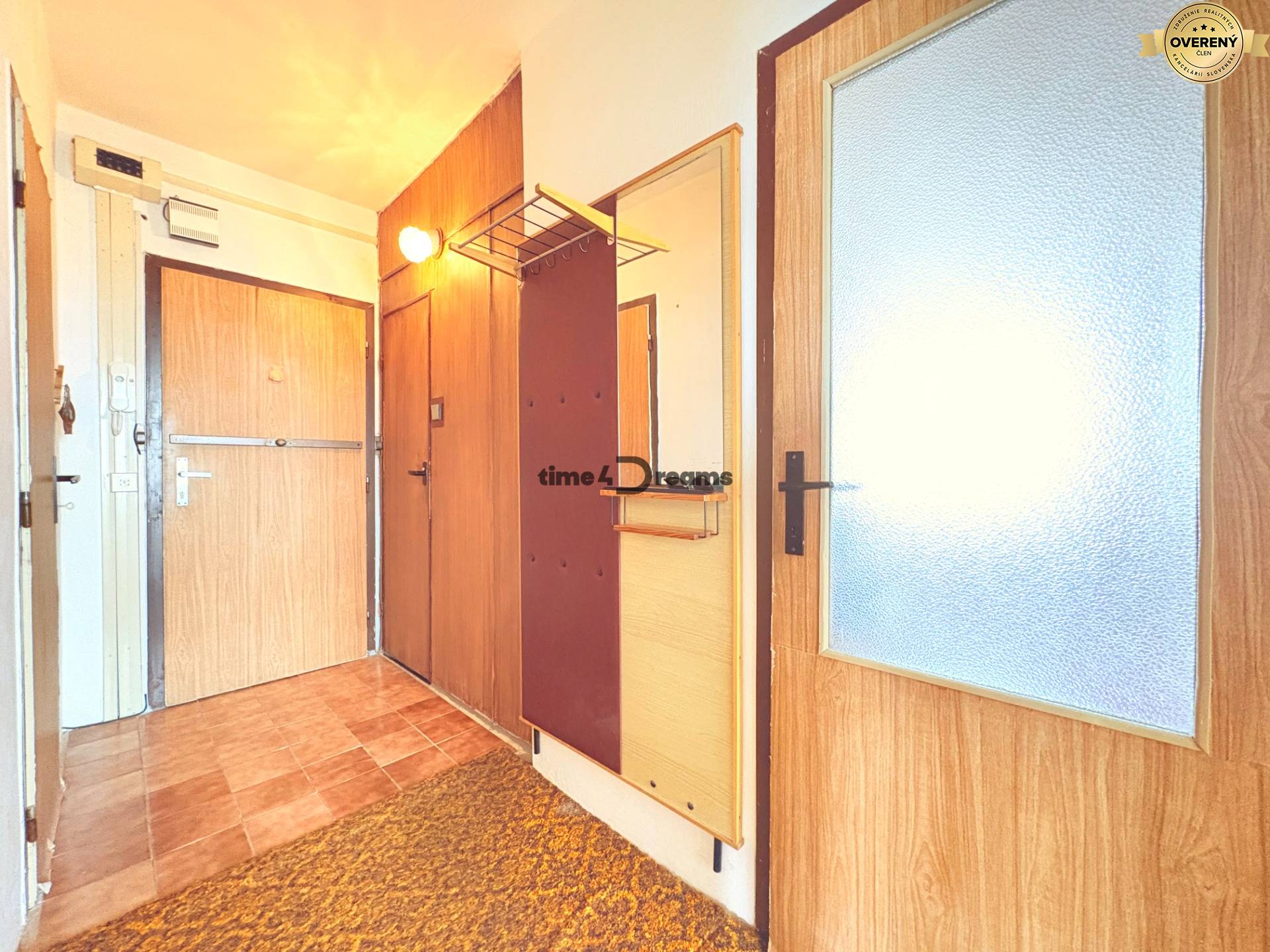 Na predaj: CENTRUM: 3 izb.byt + ŠATNIK + PIVNICA