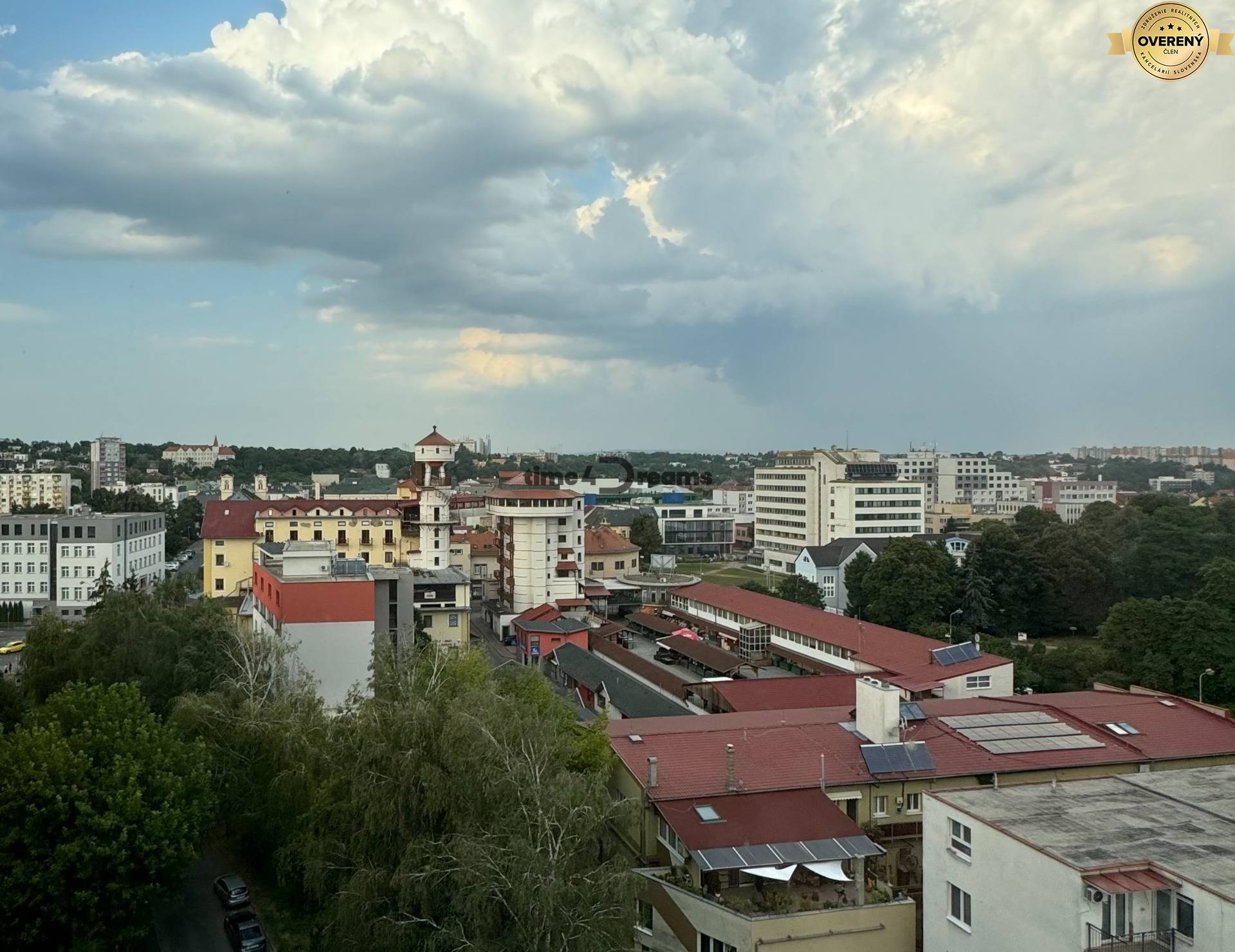 Na predaj: CENTRUM: 3 izb.byt + ŠATNIK + PIVNICA