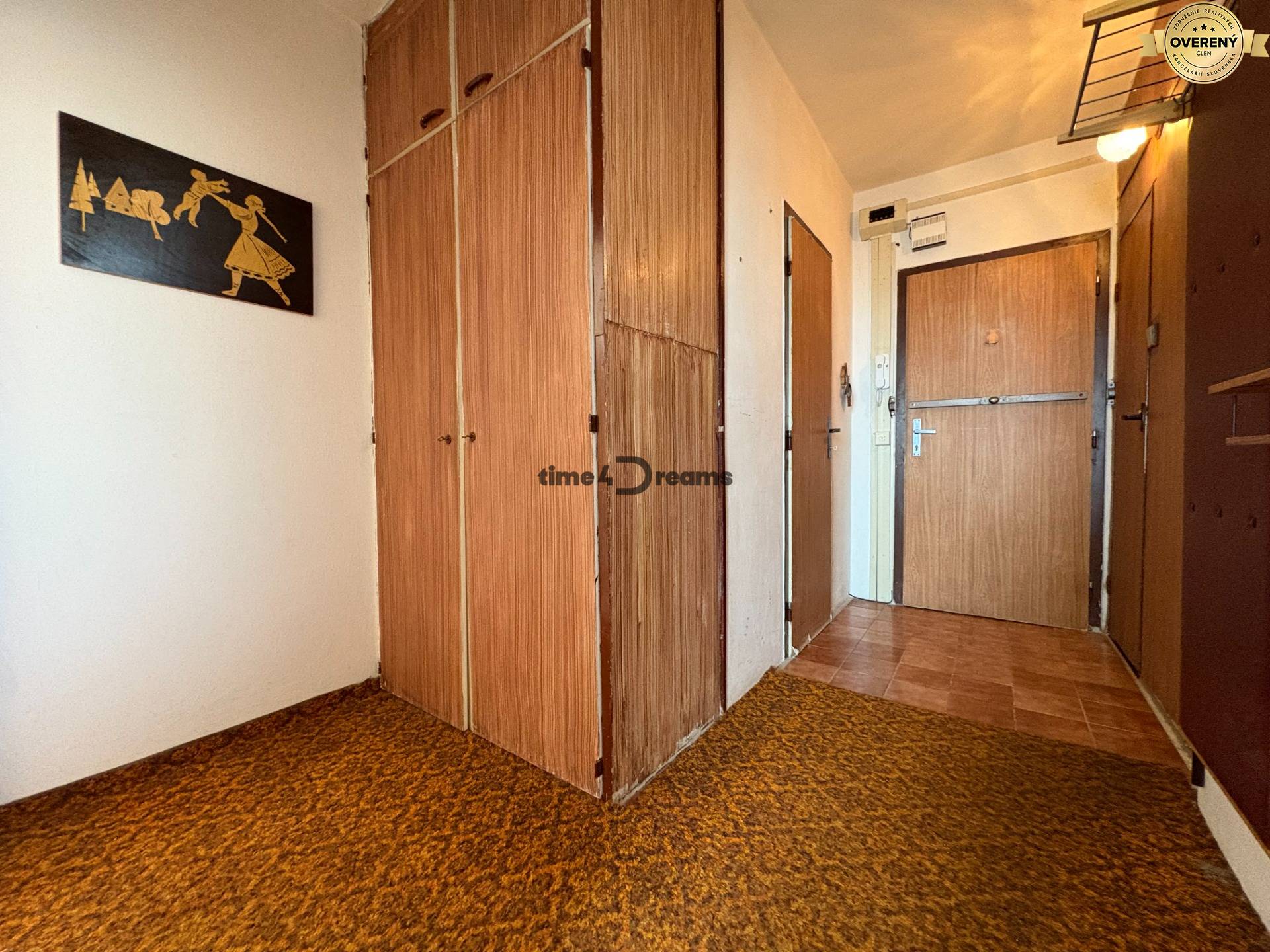 Na predaj: CENTRUM: 3 izb.byt + ŠATNIK + PIVNICA