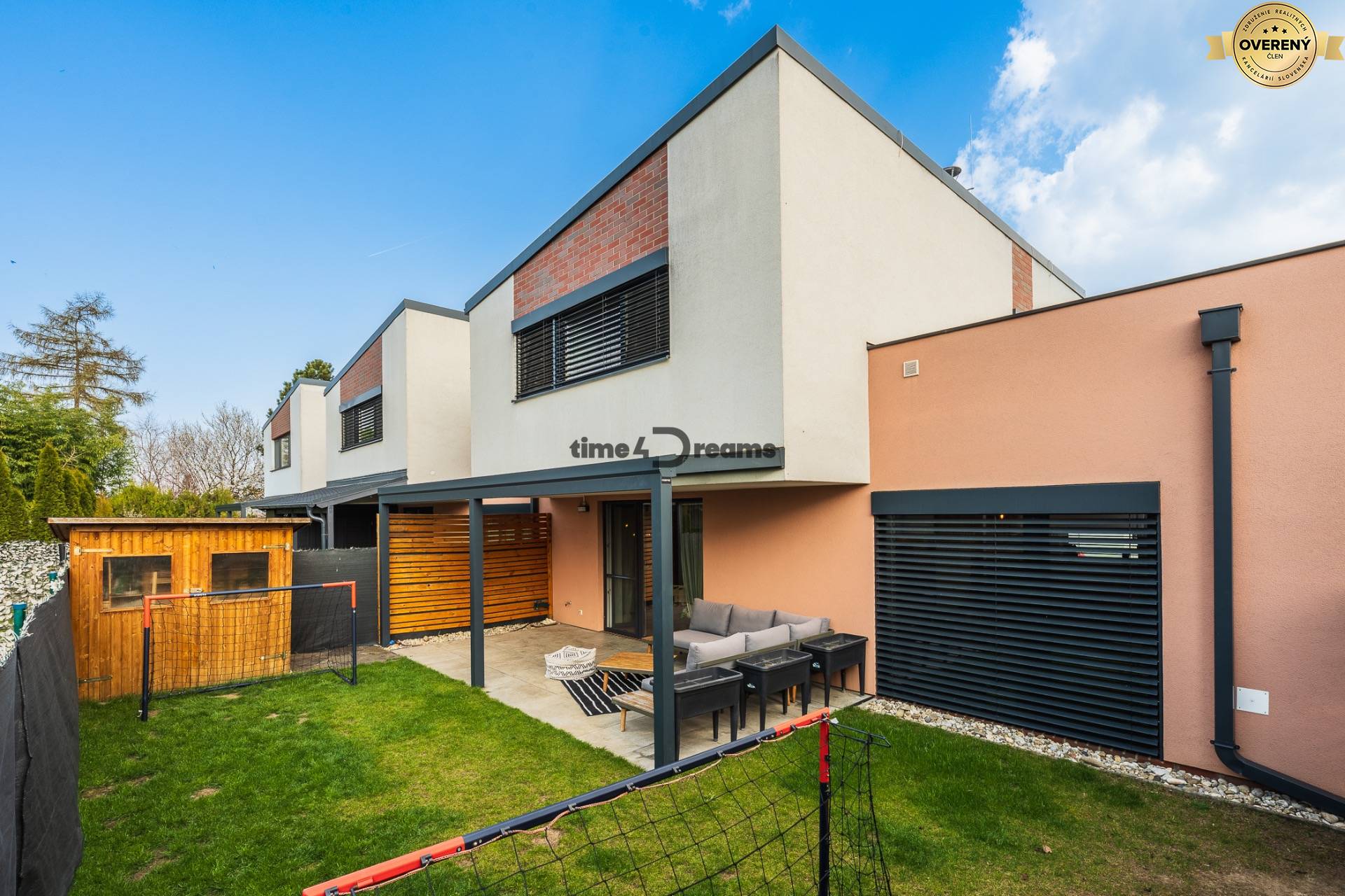 NA PREDAJ Krásny domček v Ivánke pri Nitre