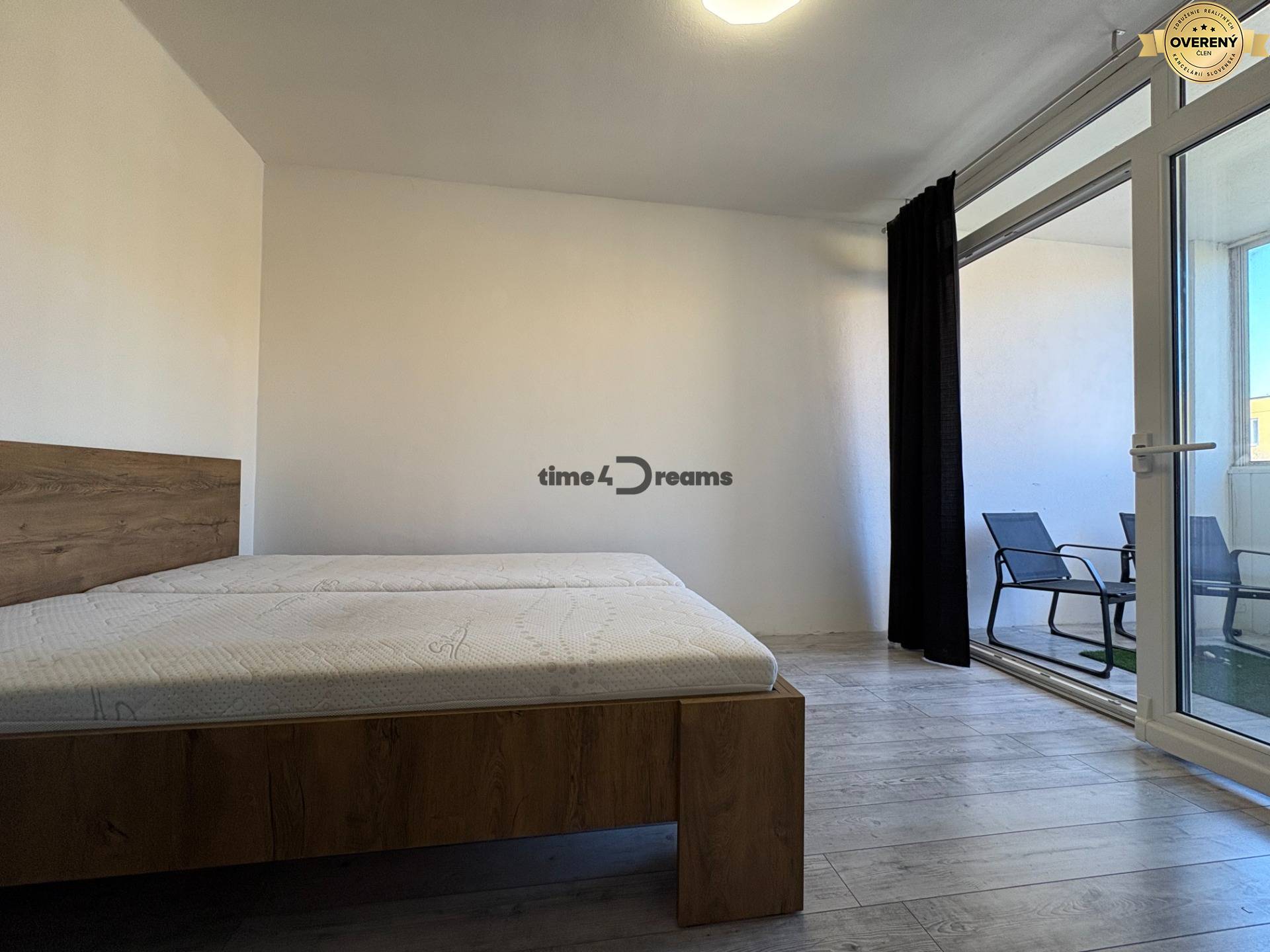 Prenájom: 4 izbový byt + LOGGIA + PIVNICA
