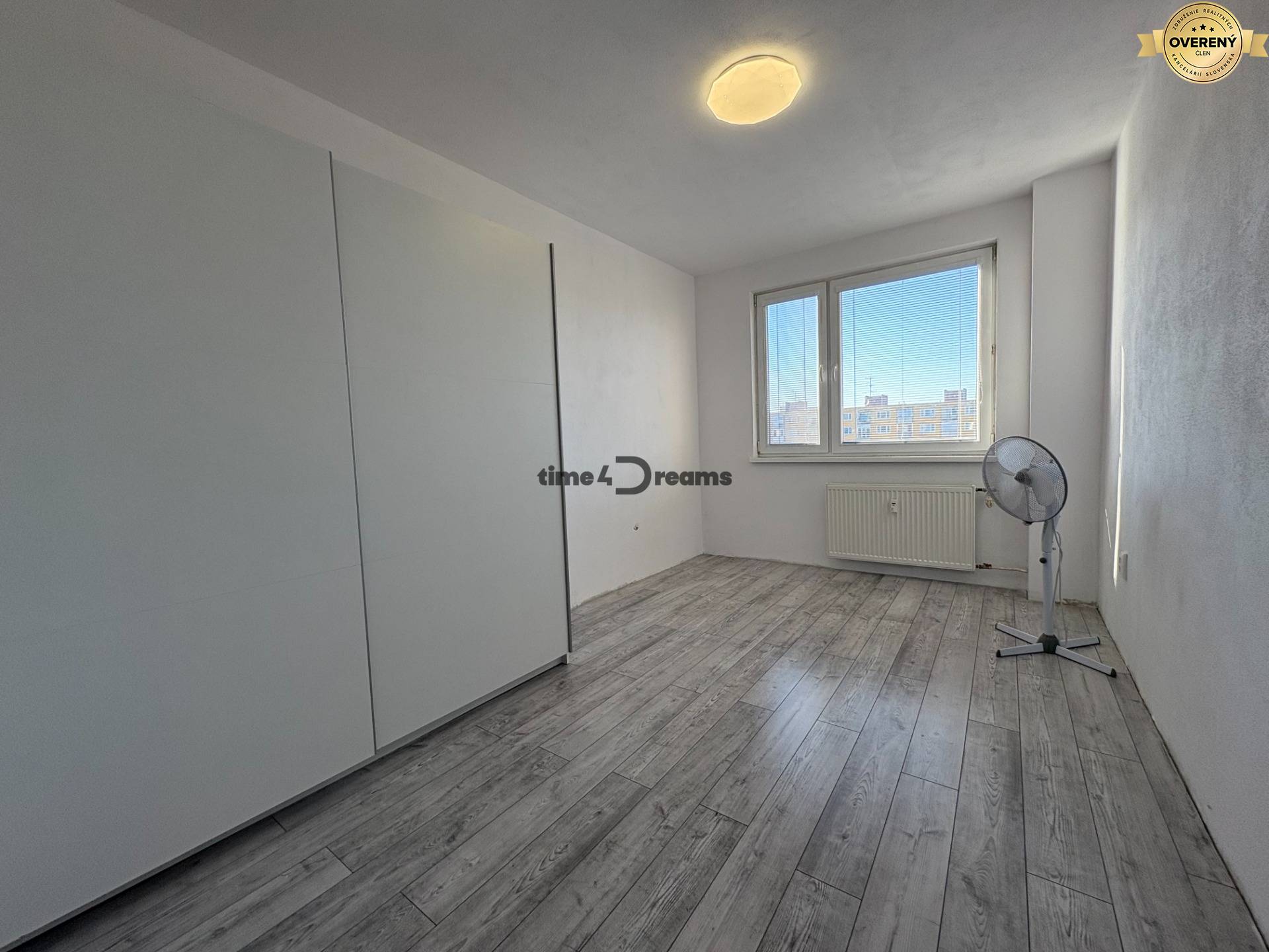Prenájom: 4 izbový byt + LOGGIA + PIVNICA