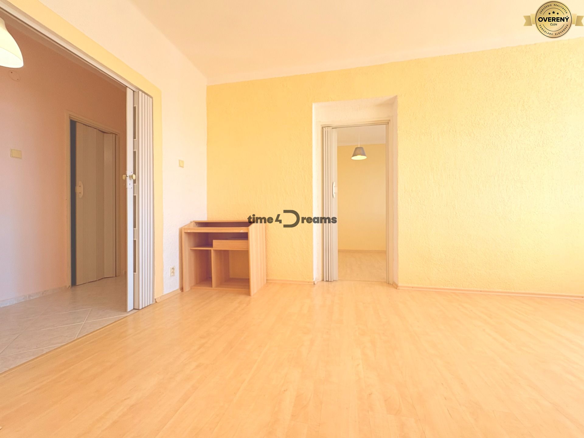 Na predaj: 2 izb.byt + LOGGIA + PIVNICA