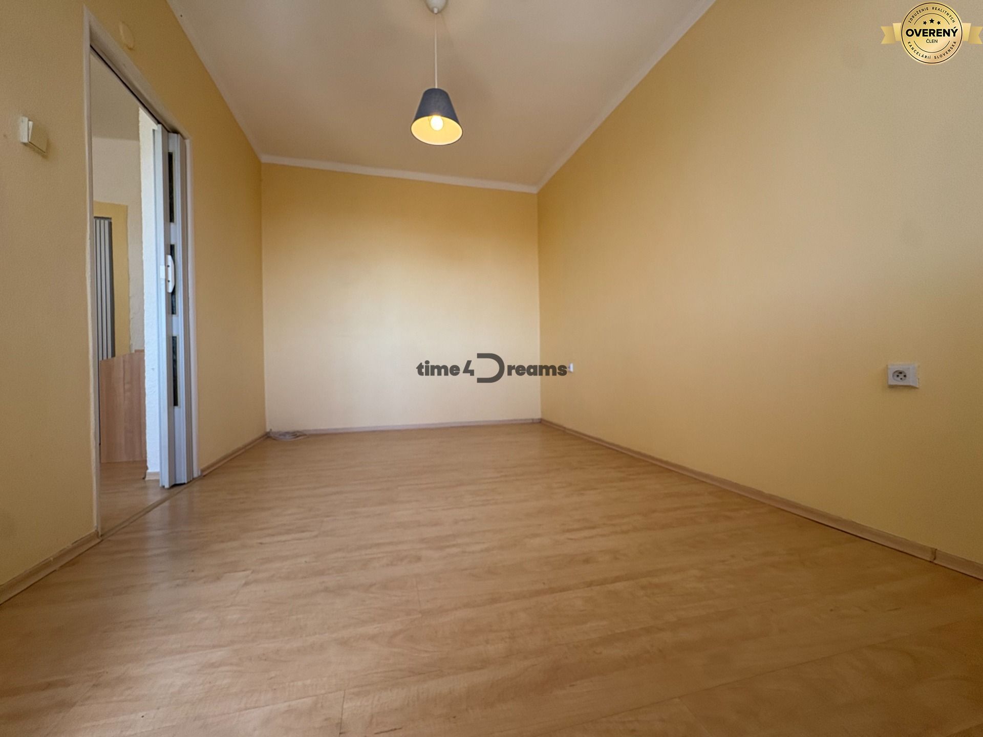 Na predaj: 2 izb.byt + LOGGIA + PIVNICA
