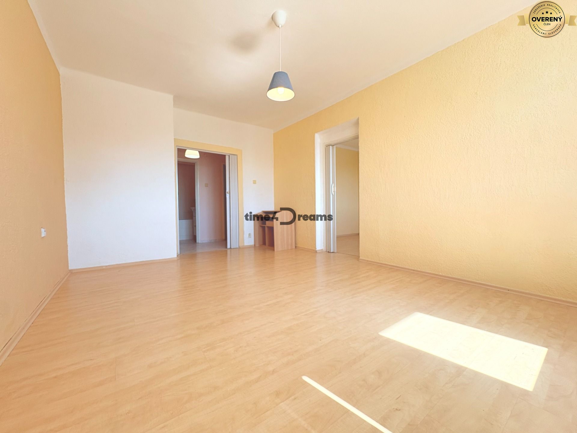 Na predaj: 2 izb.byt + LOGGIA + PIVNICA