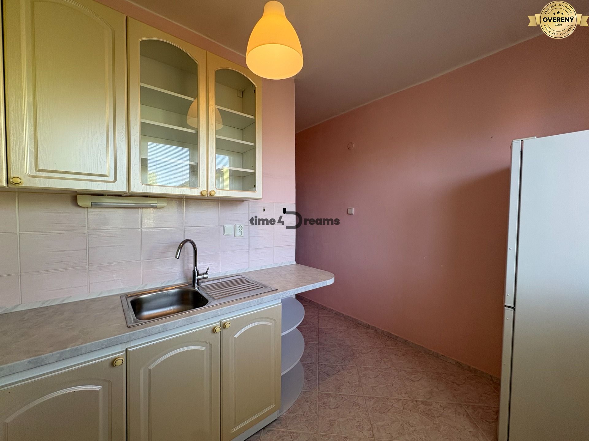 Na predaj: 2 izb.byt + LOGGIA + PIVNICA