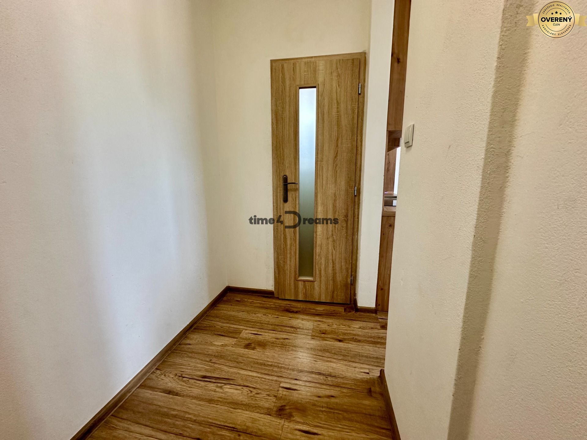 Na Predaj: Útulná garzónka s balkónom v širšom centre Hlohovca