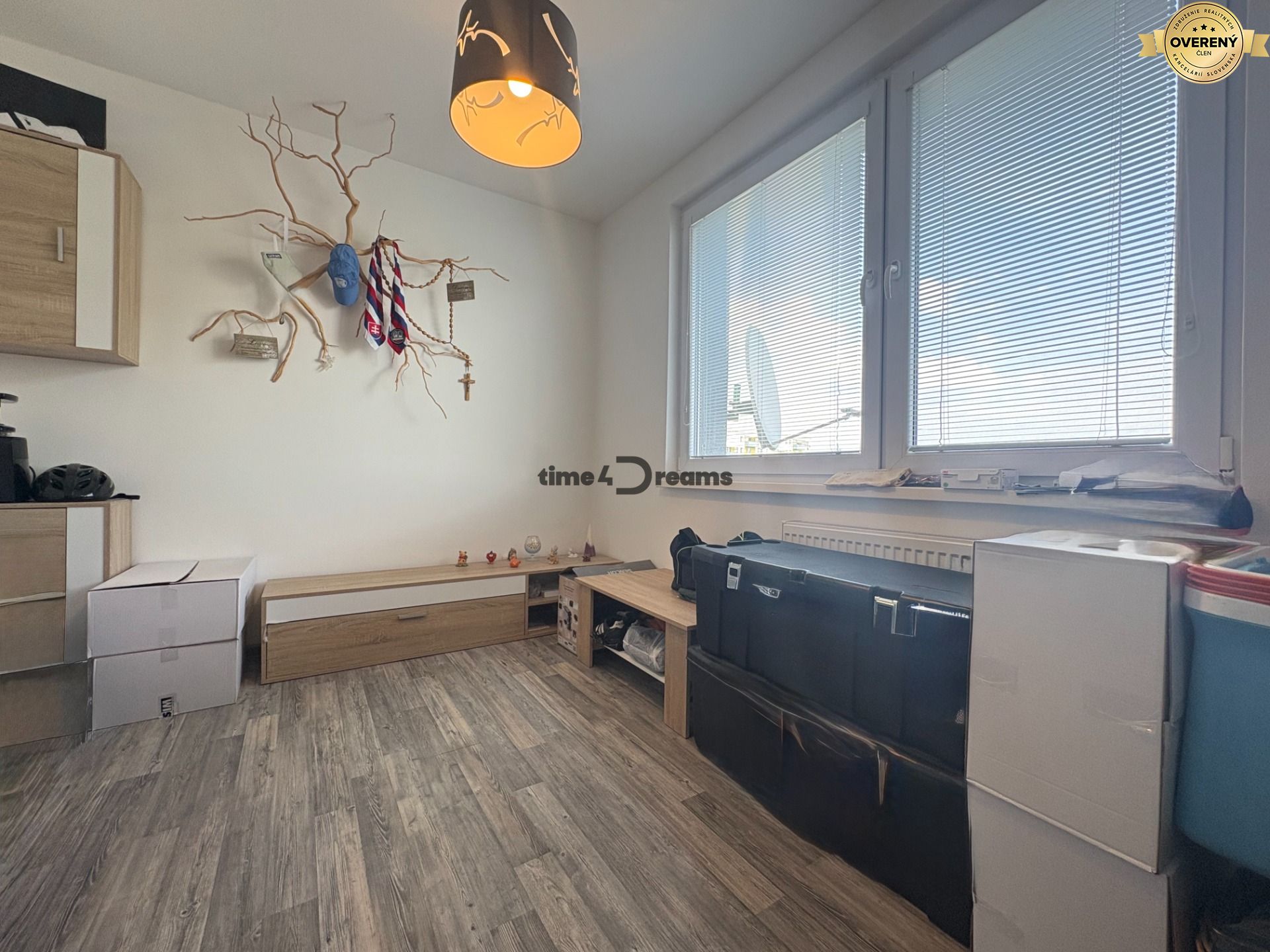 Na predaj: 4 izb.byt + BALKON + PIVNICA