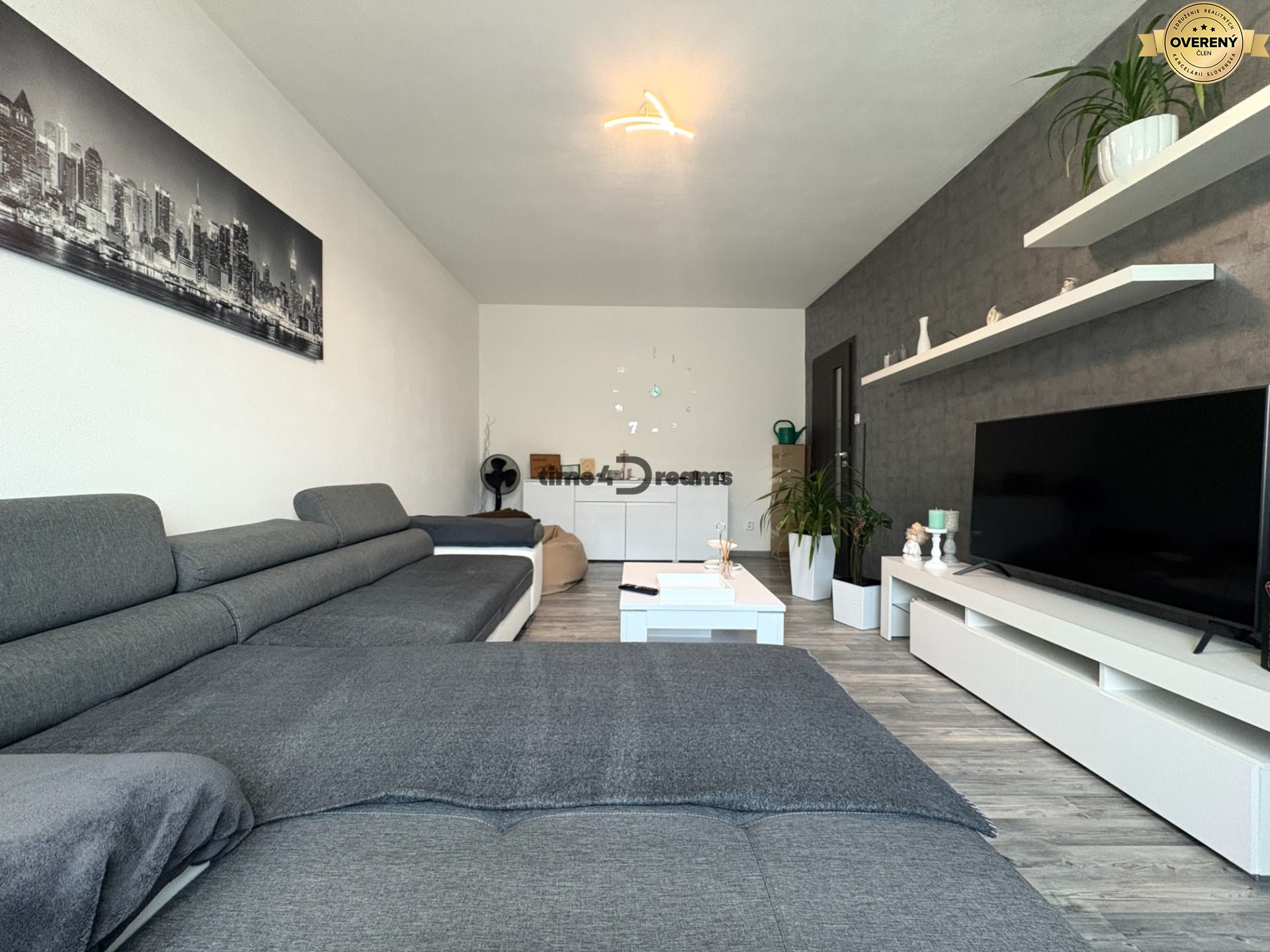 Na predaj: 4 izb.byt + BALKON + PIVNICA