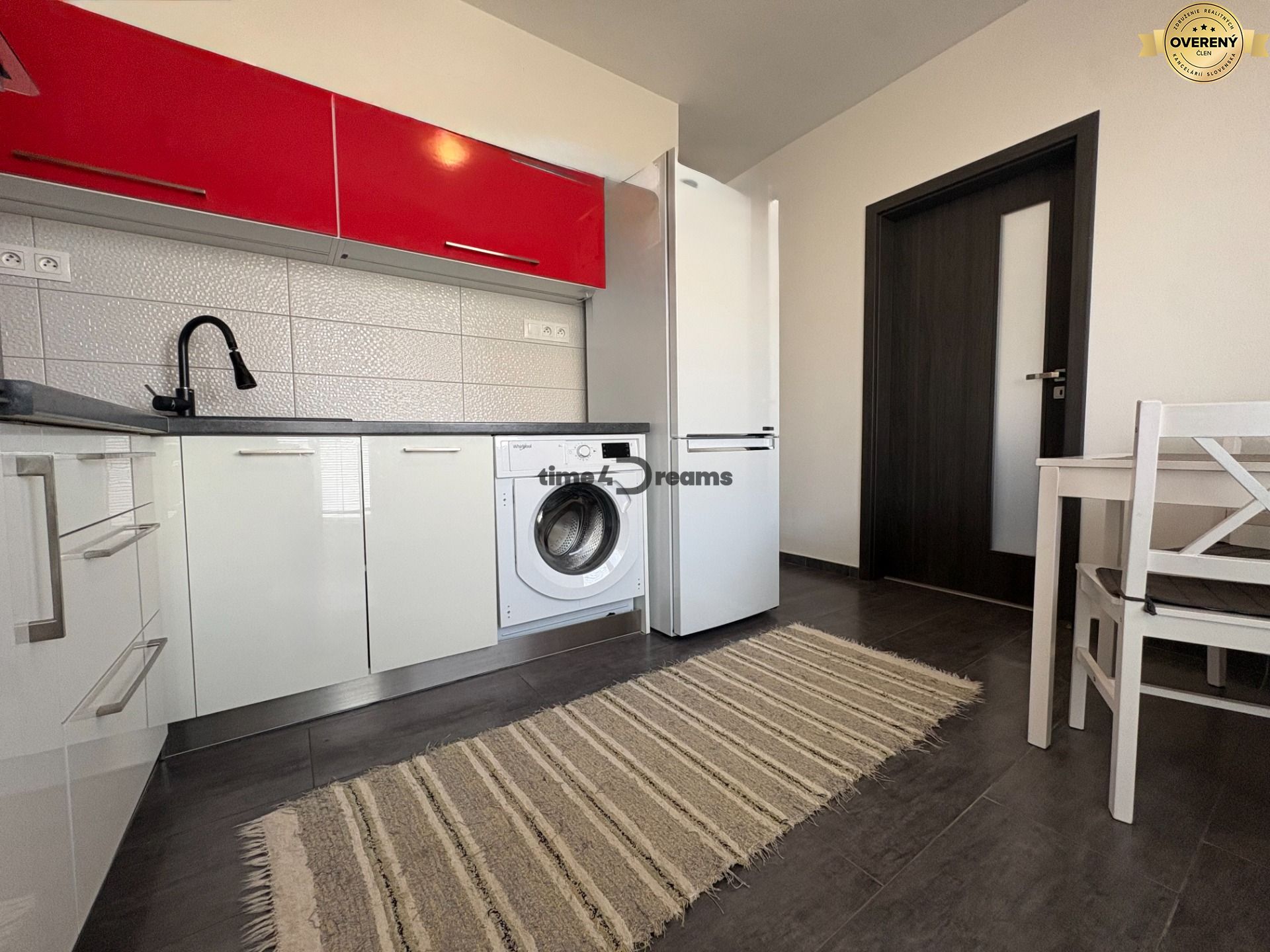 Na predaj: 4 izb.byt + BALKON + PIVNICA