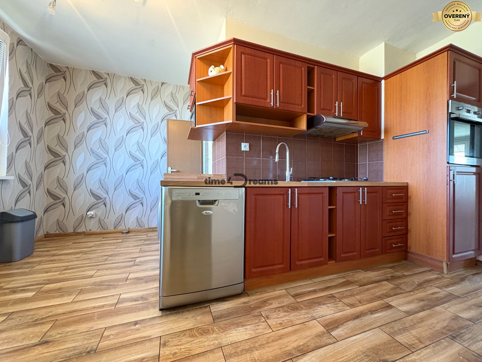 Na predaj: 4 izb.byt + BALKON + PIVNICA