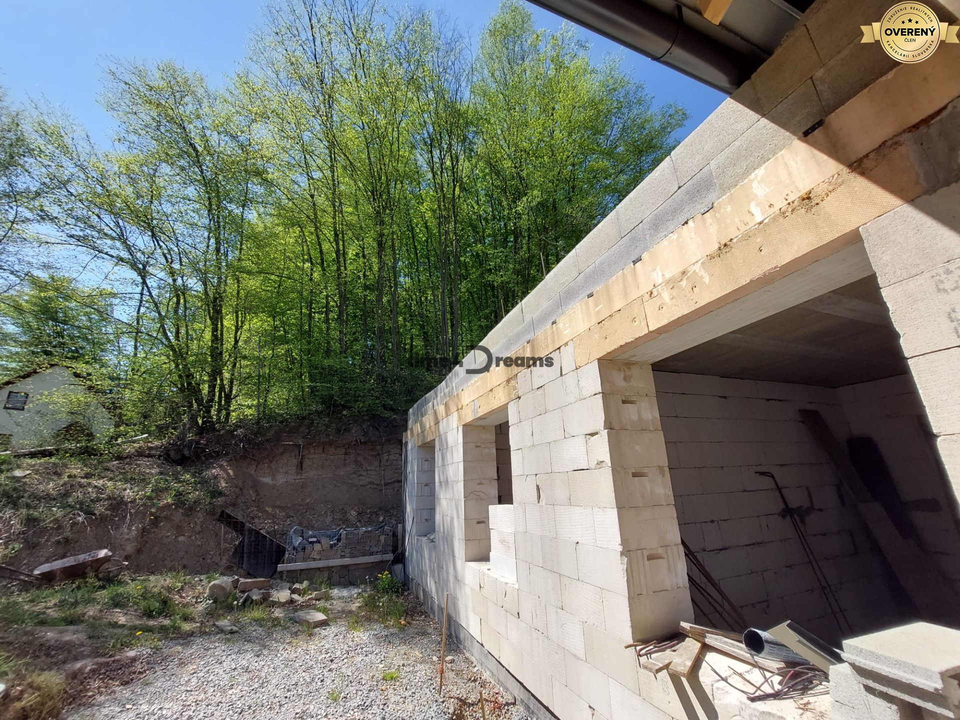 NA PREDAJ rozostavaný 5-izbový rodinný dom – Zvolenská Slatina