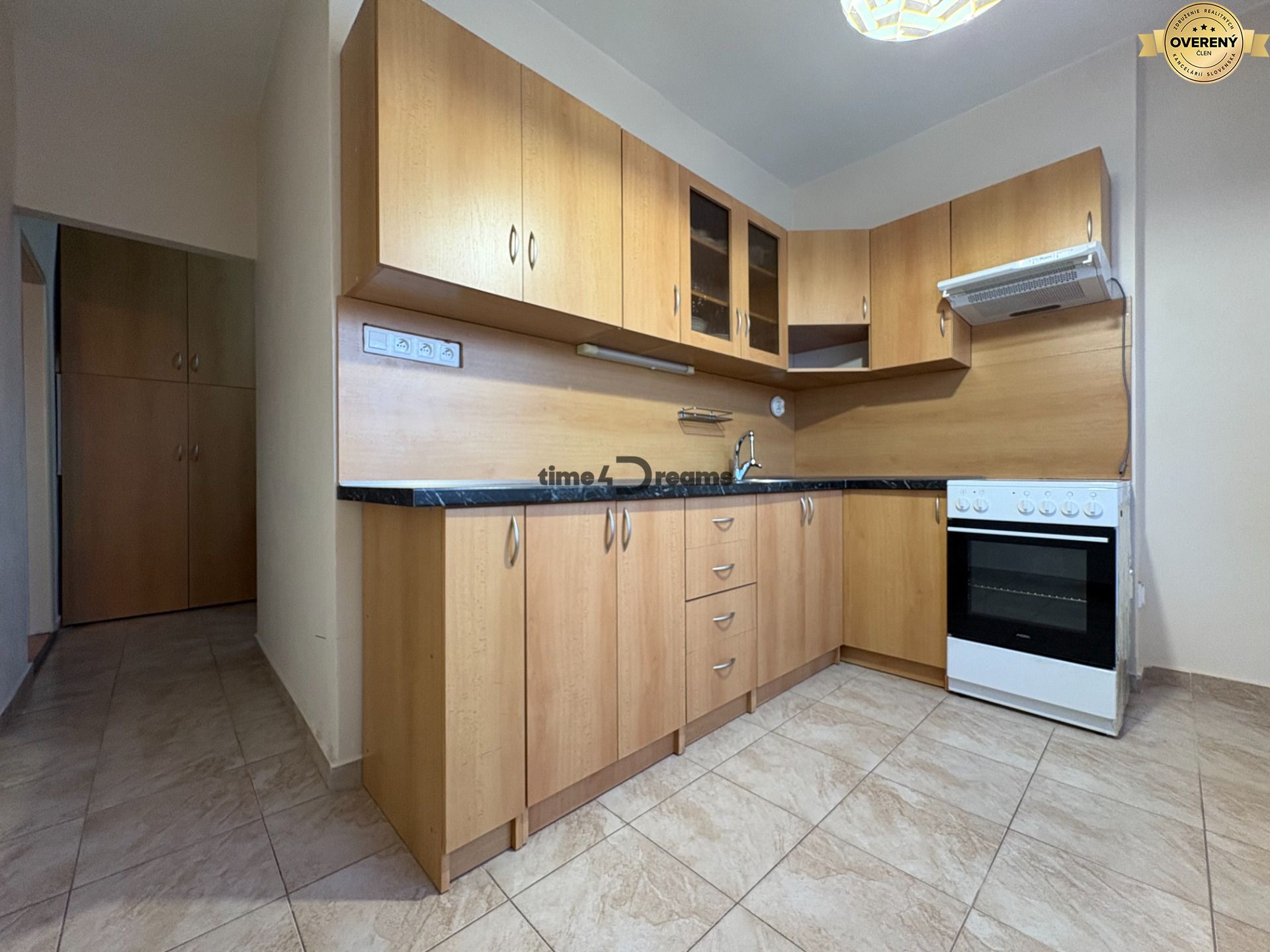 Na predaj: CENTRUM 3 izb.byt + LOGGIA + KLÍMA + PIVNICA