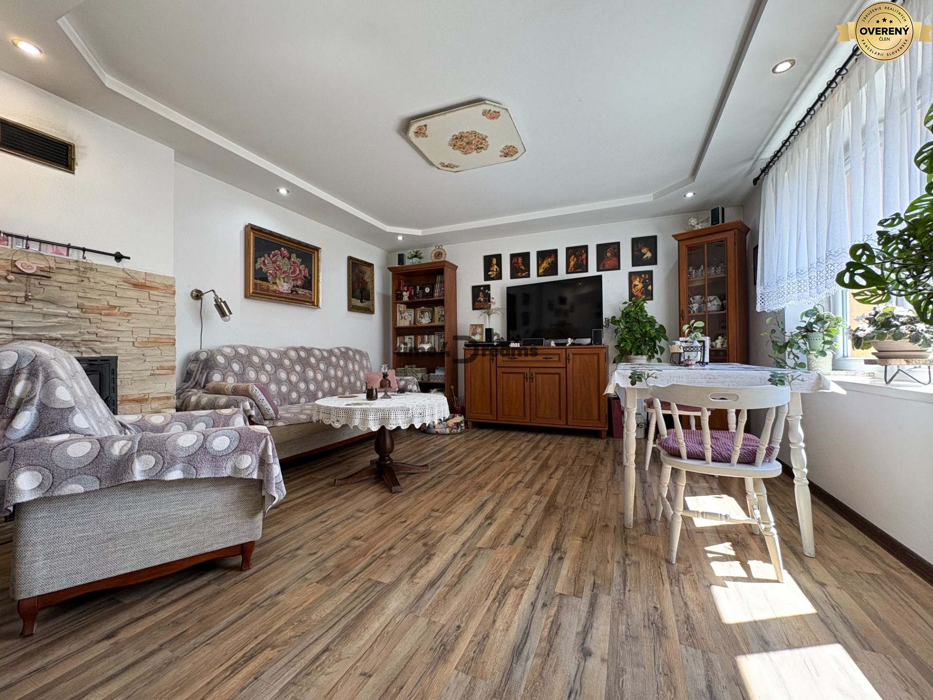 Na predaj: CENTRUM 2 izb.byt + 3x PIVNICA
