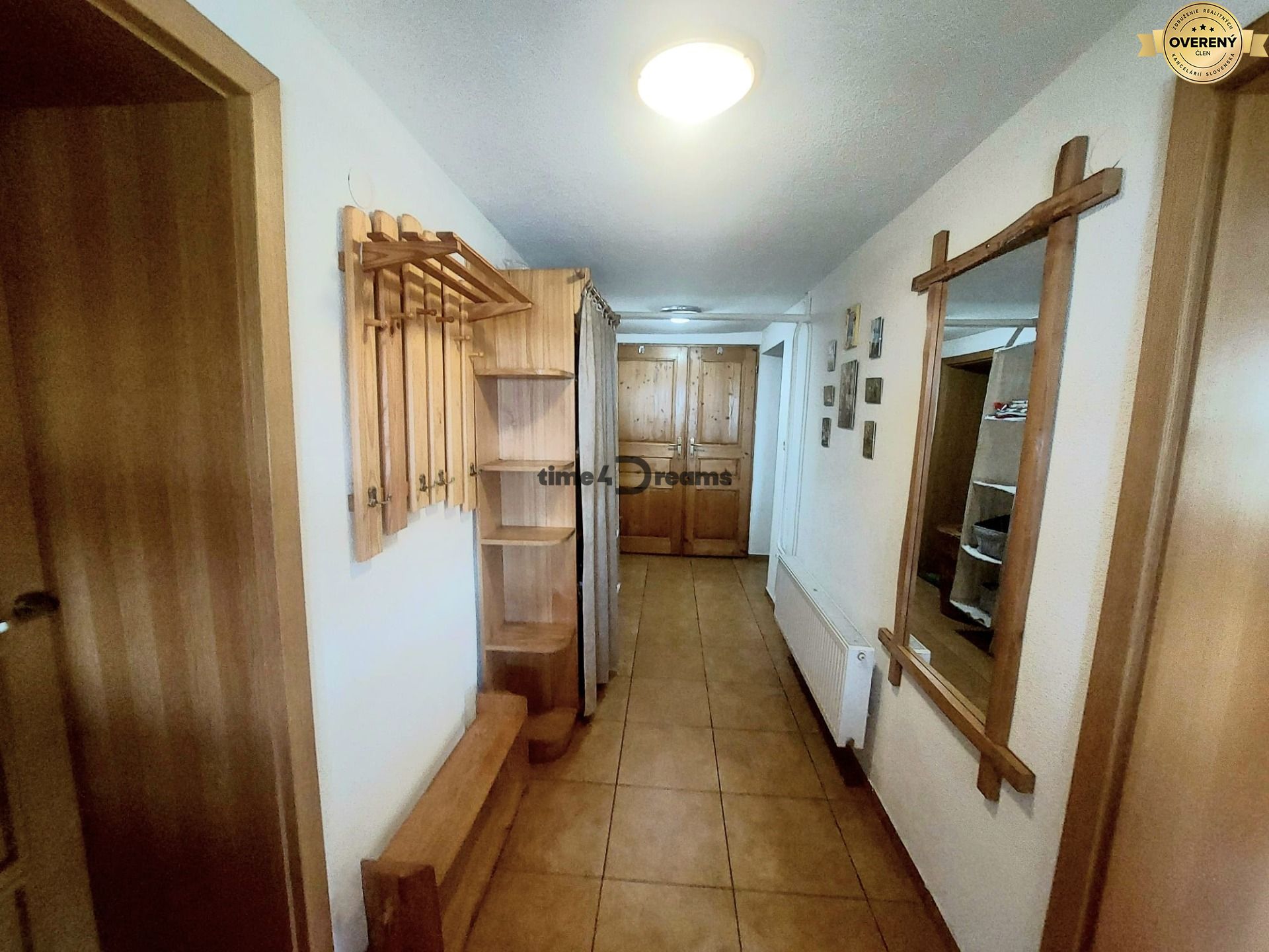 NA PREDAJ Priestranný rodinný dom s farmou Detva