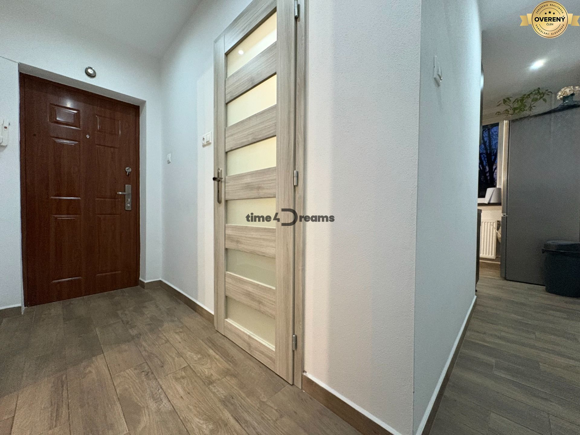 Na predaj: 2 izb.byt + LOGGIA + KLÍMA + PIVNICA