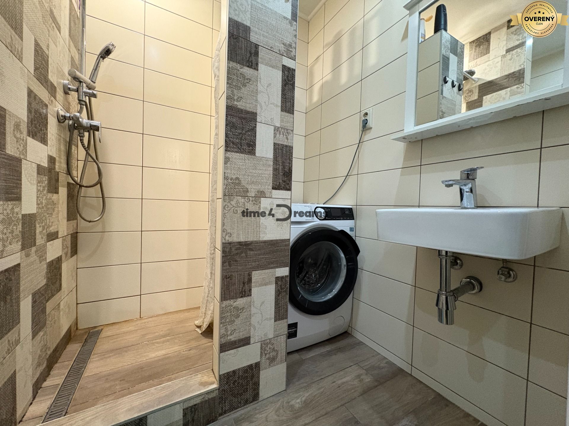 Na predaj: 2 izb.byt + LOGGIA + KLÍMA + PIVNICA