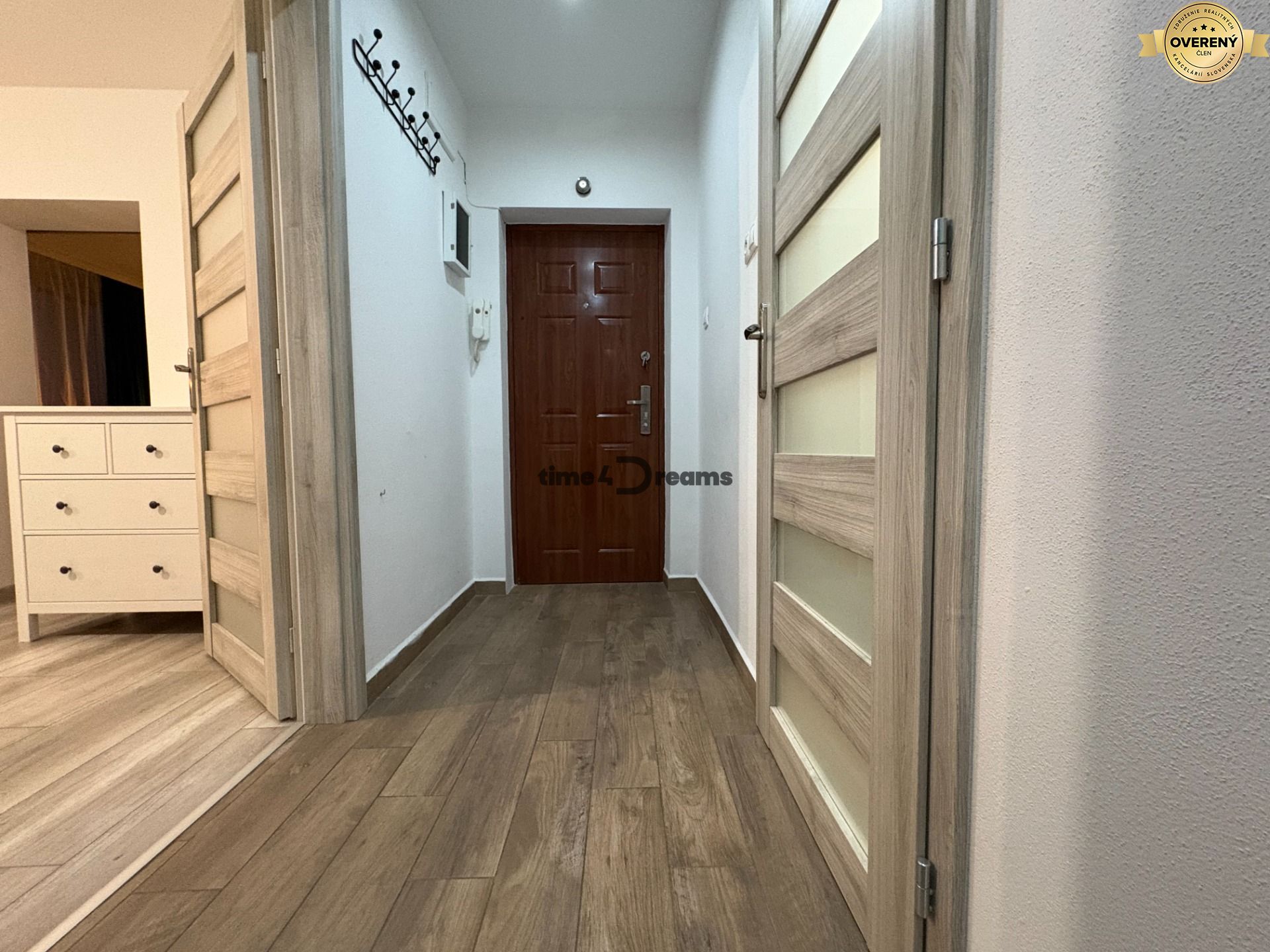 Na predaj: 2 izb.byt + LOGGIA + KLÍMA + PIVNICA