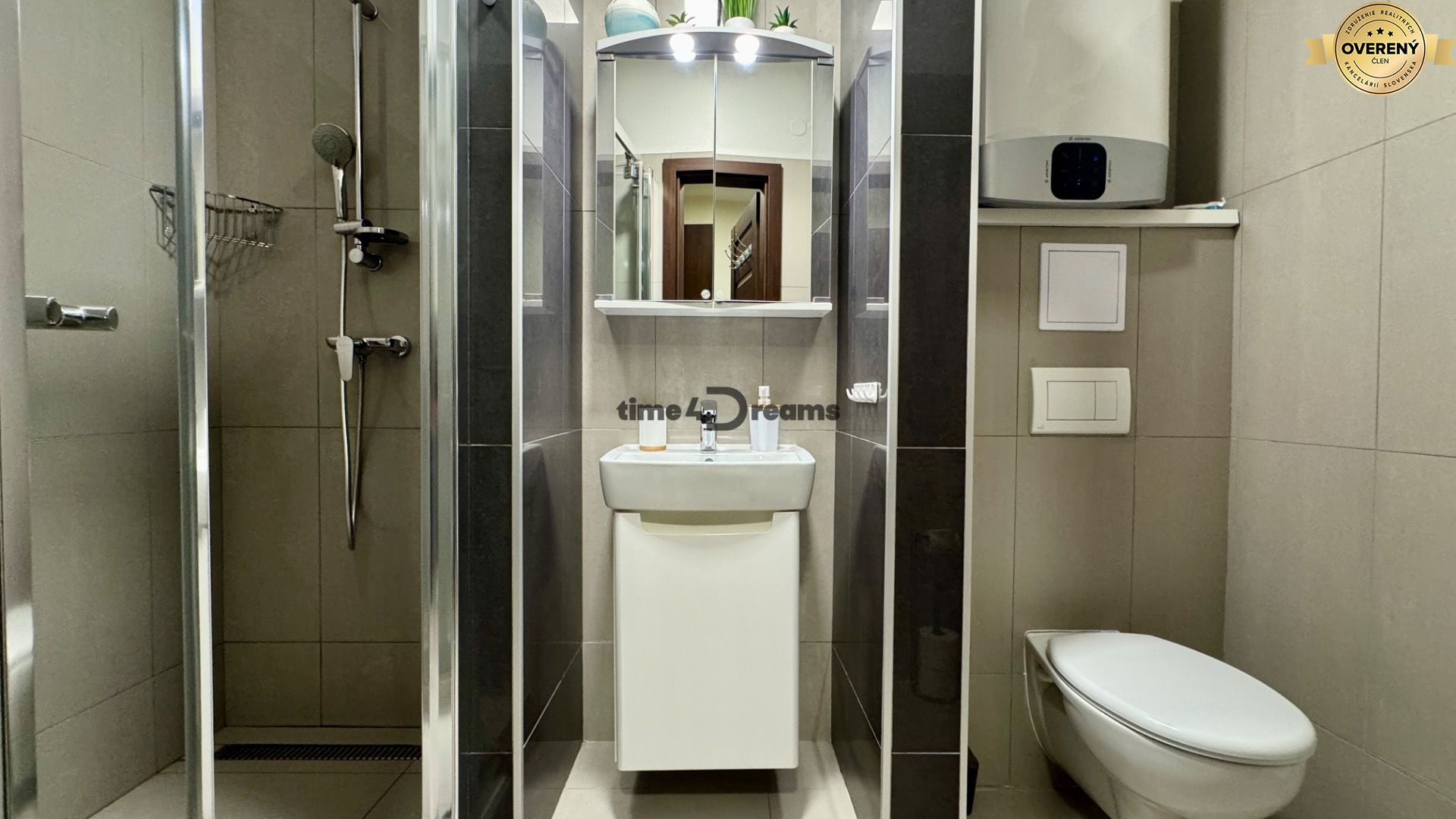 NA PREDAJ apartmán v Podhájskej