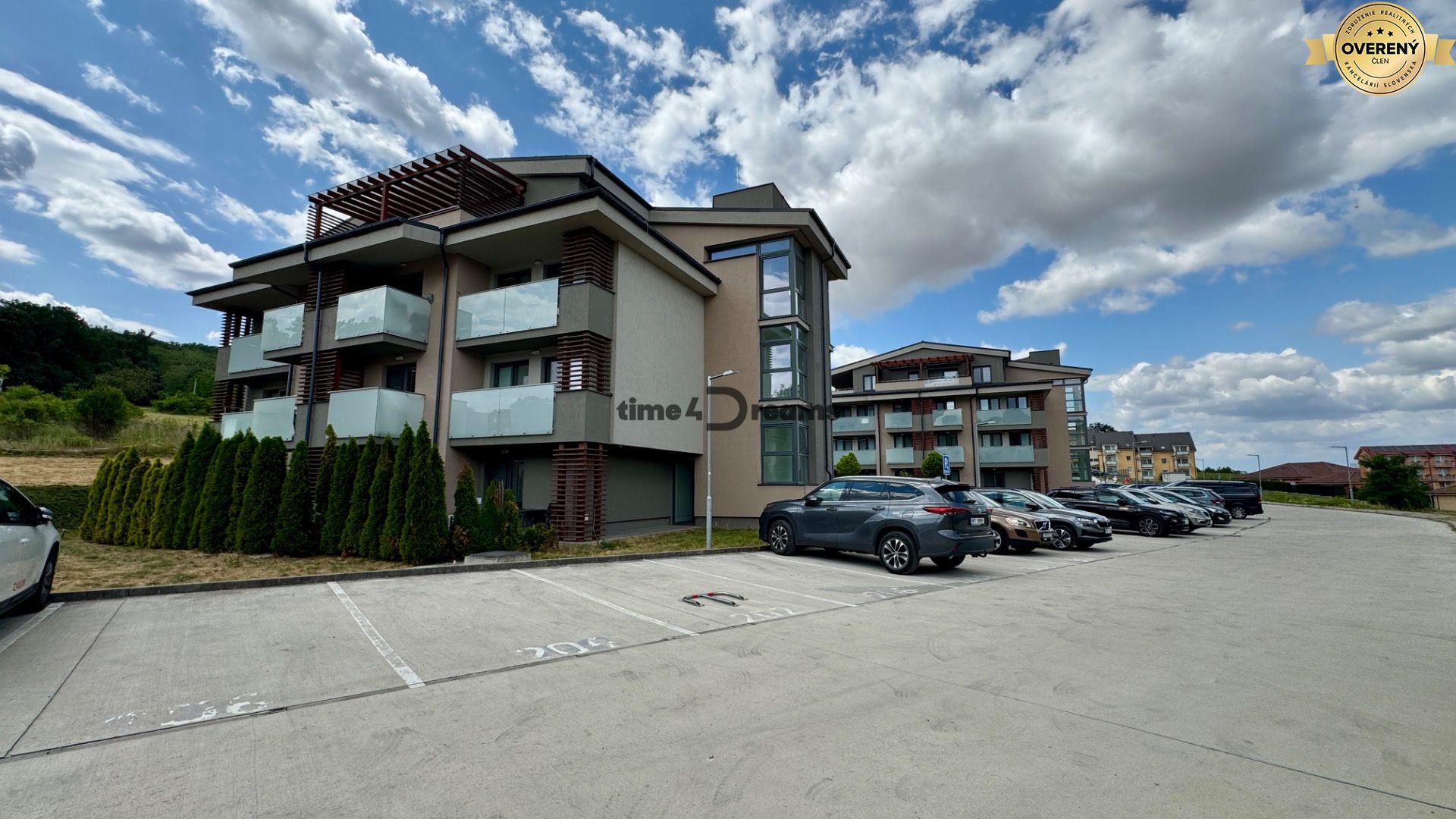 NA PREDAJ apartmán v Podhájskej