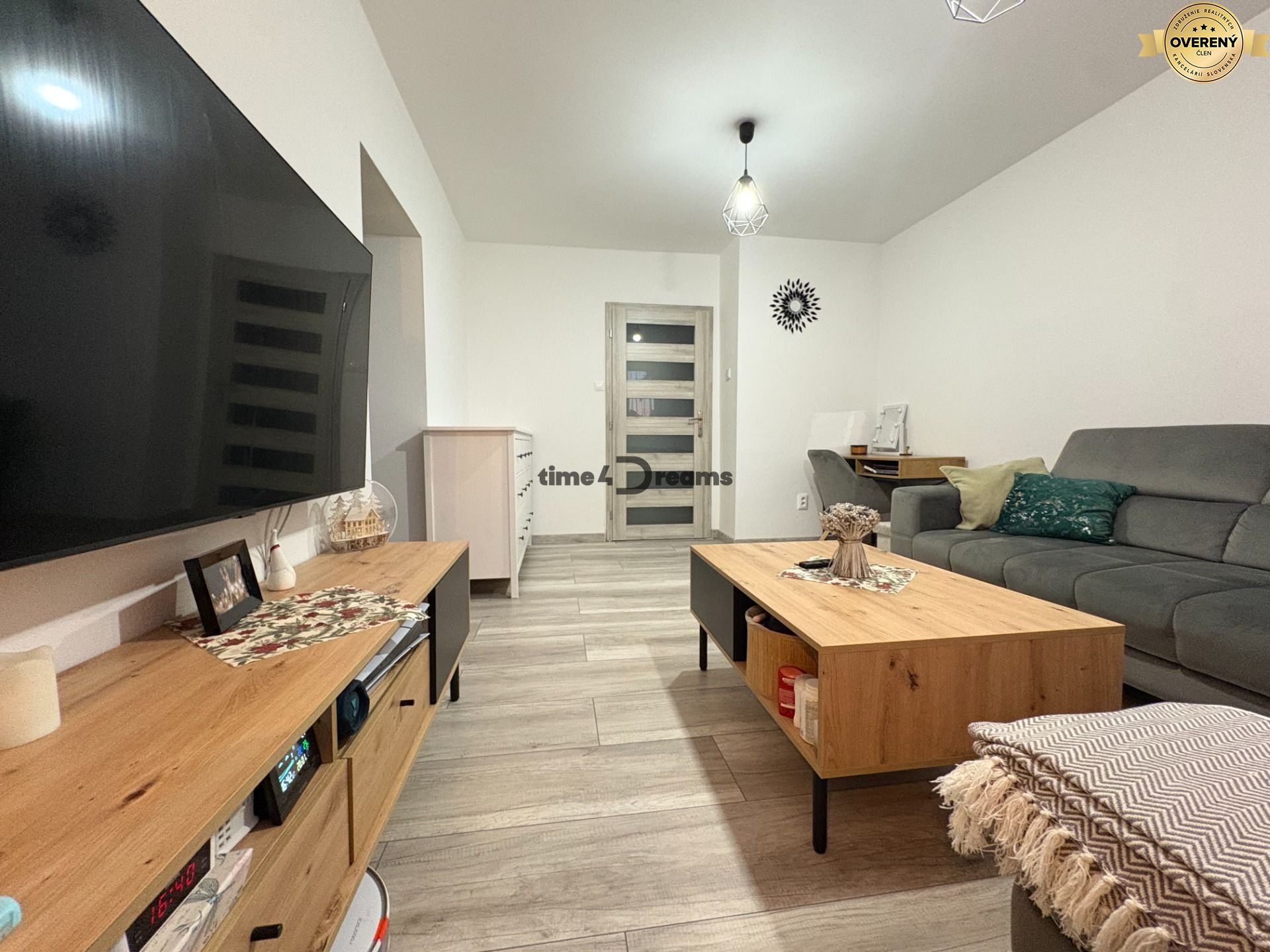Na predaj: 2 izb.byt + LOGGIA + KLÍMA + PIVNICA
