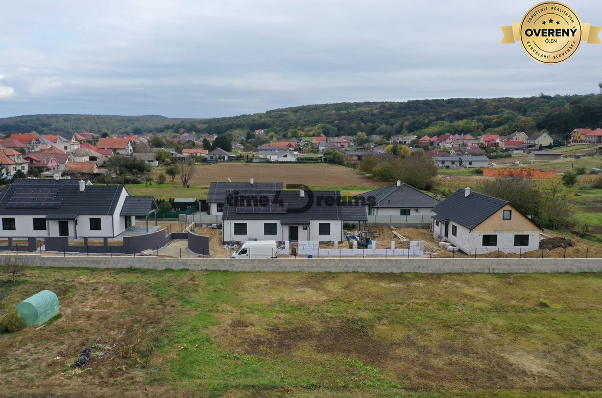 NA PREDAJ - Rodinný dom v JARKU, 4 izb. bungalov